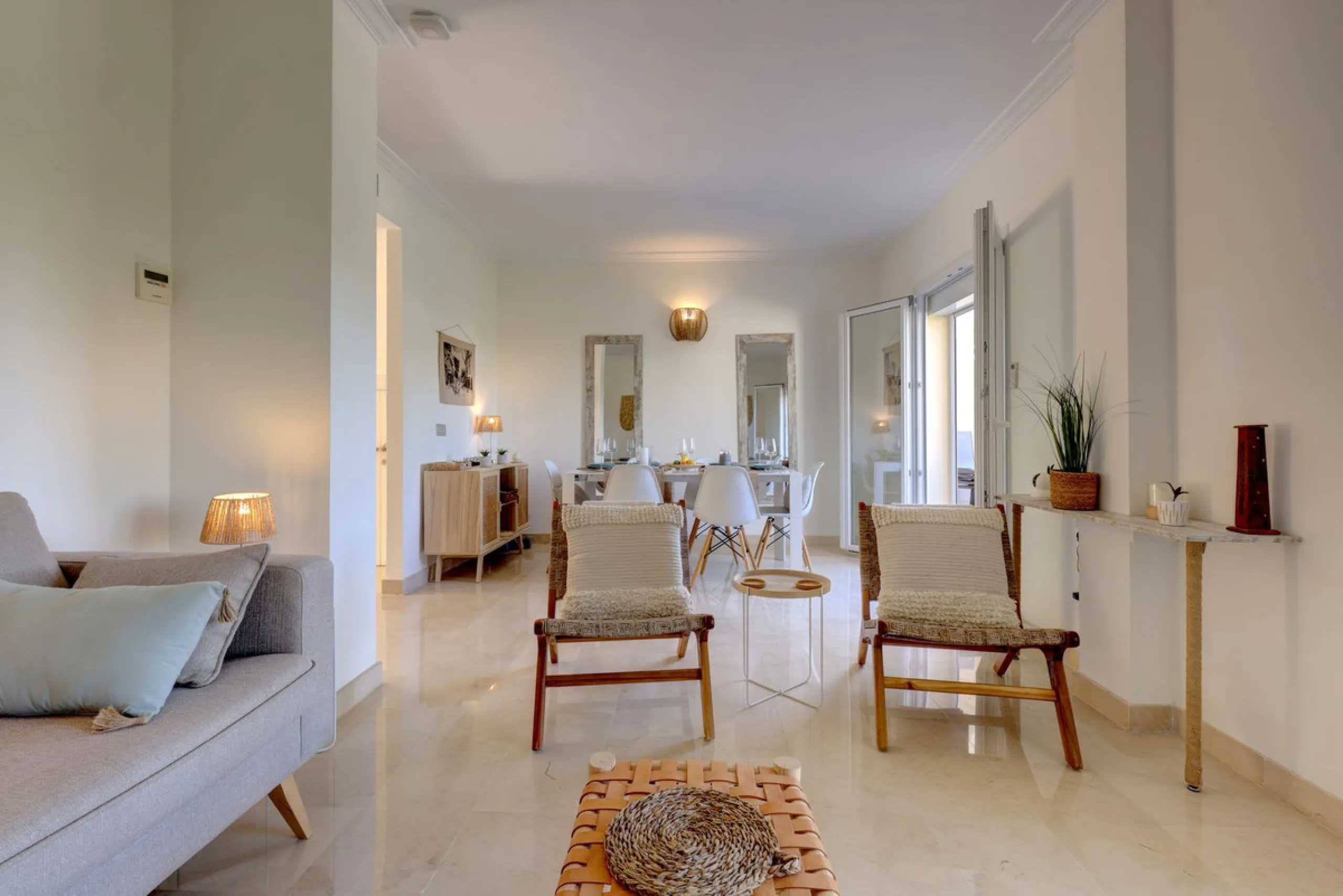 A beautiful South West facing 3 bedroom 2 bathroom duplex penthouse with open golf views and lots of natural light throughout.