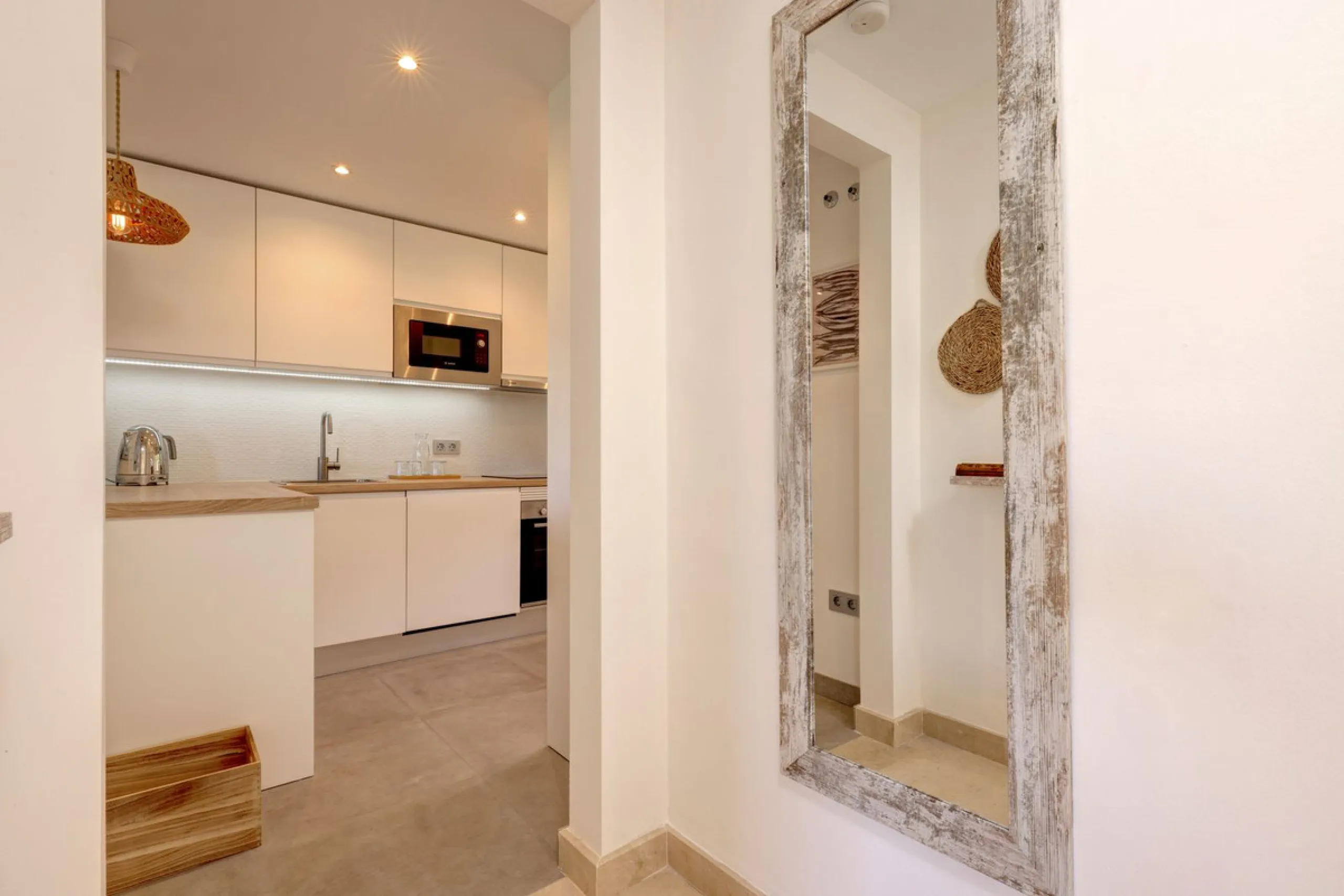 A beautiful South West facing 3 bedroom 2 bathroom duplex penthouse with open golf views and lots of natural light throughout.