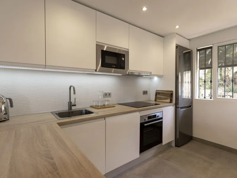 A beautiful South West facing 3 bedroom 2 bathroom duplex penthouse with open golf views and lots of natural light throughout.