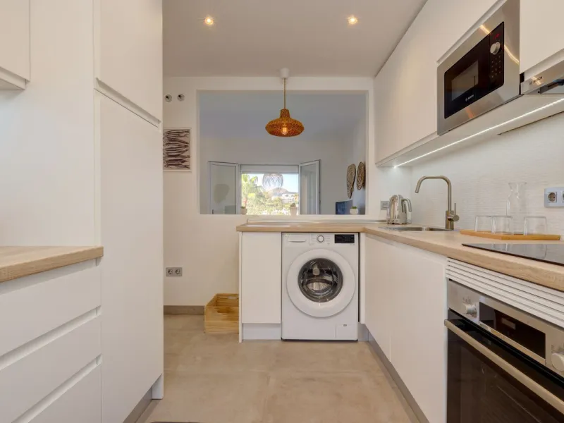A beautiful South West facing 3 bedroom 2 bathroom duplex penthouse with open golf views and lots of natural light throughout.