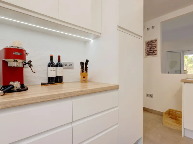 A beautiful South West facing 3 bedroom 2 bathroom duplex penthouse with open golf views and lots of natural light throughout.