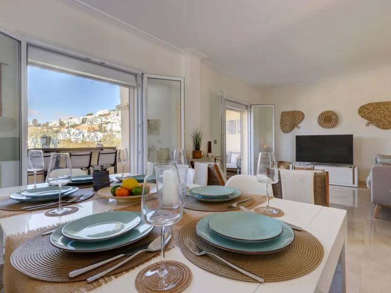 A beautiful South West facing 3 bedroom 2 bathroom duplex penthouse with open golf views and lots of natural light throughout.