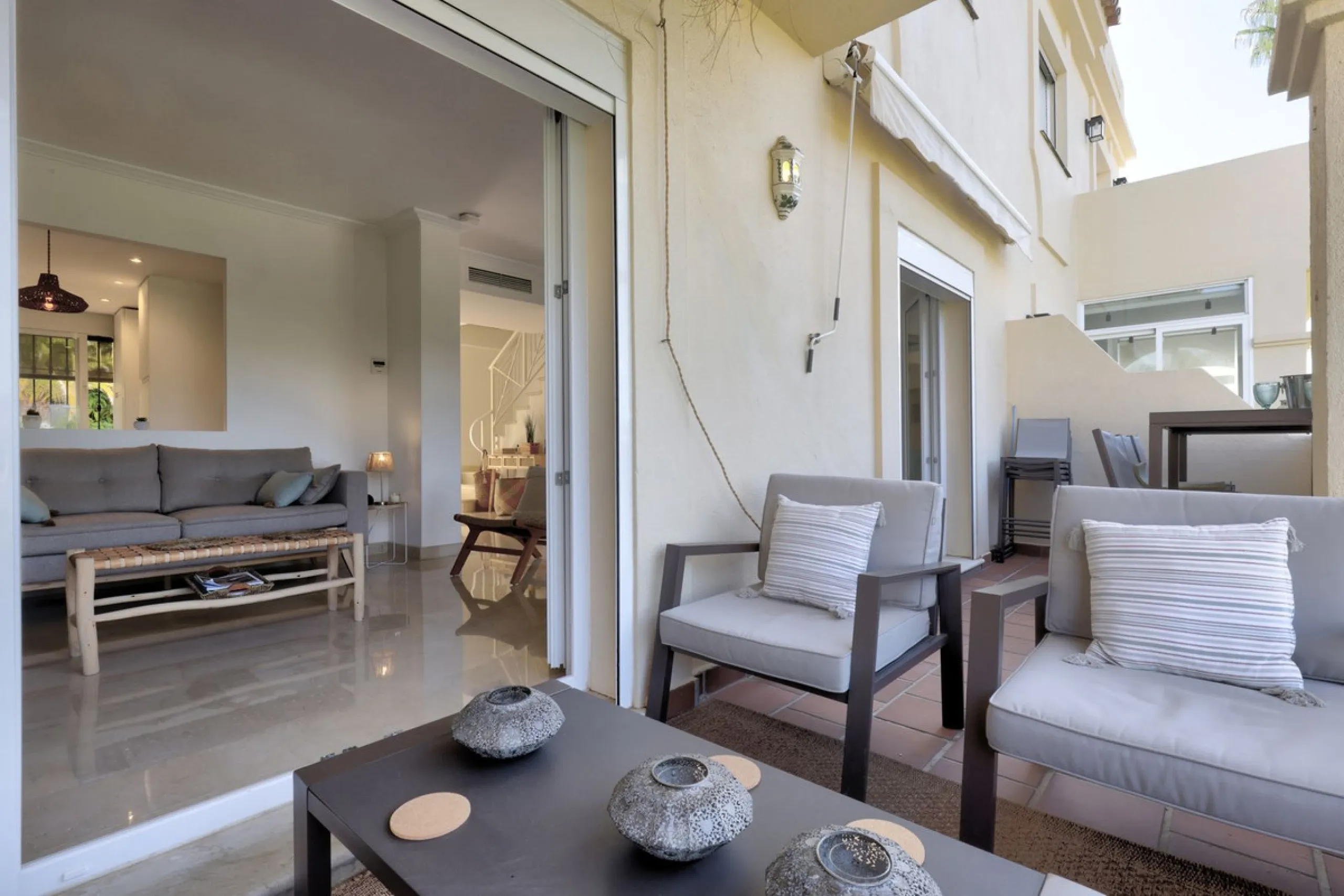 A beautiful South West facing 3 bedroom 2 bathroom duplex penthouse with open golf views and lots of natural light throughout.