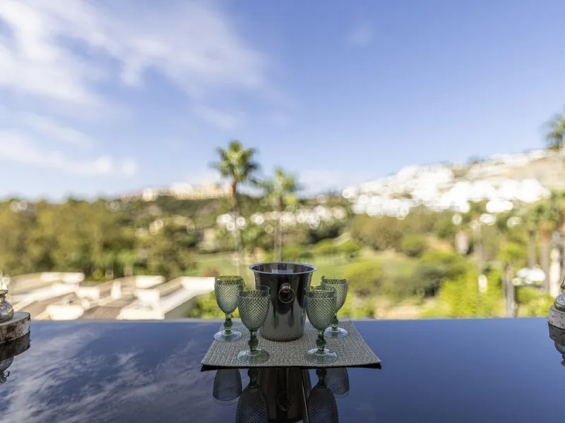 A beautiful South West facing 3 bedroom 2 bathroom duplex penthouse with open golf views and lots of natural light throughout.