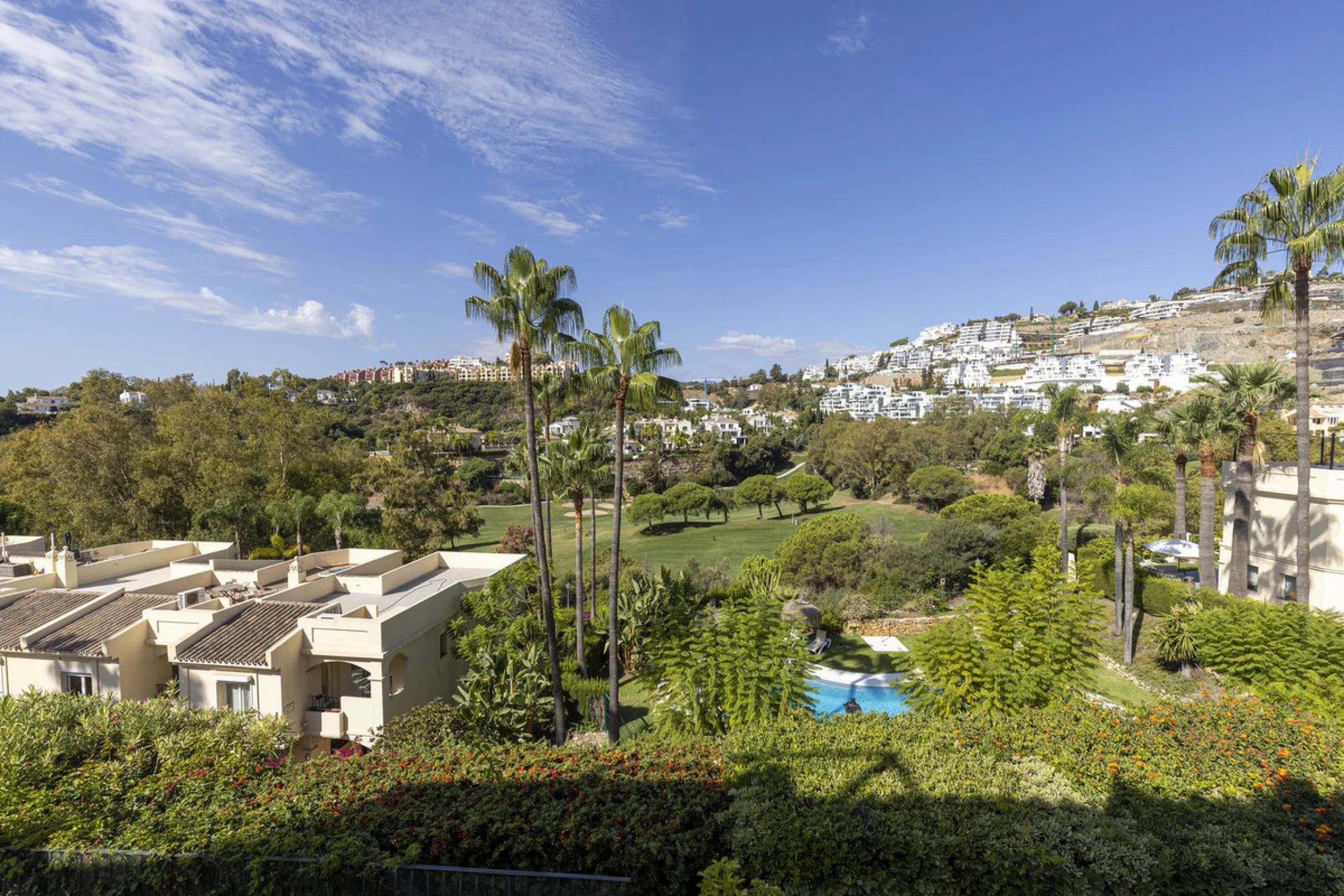 A beautiful South West facing 3 bedroom 2 bathroom duplex penthouse with open golf views and lots of natural light throughout.
