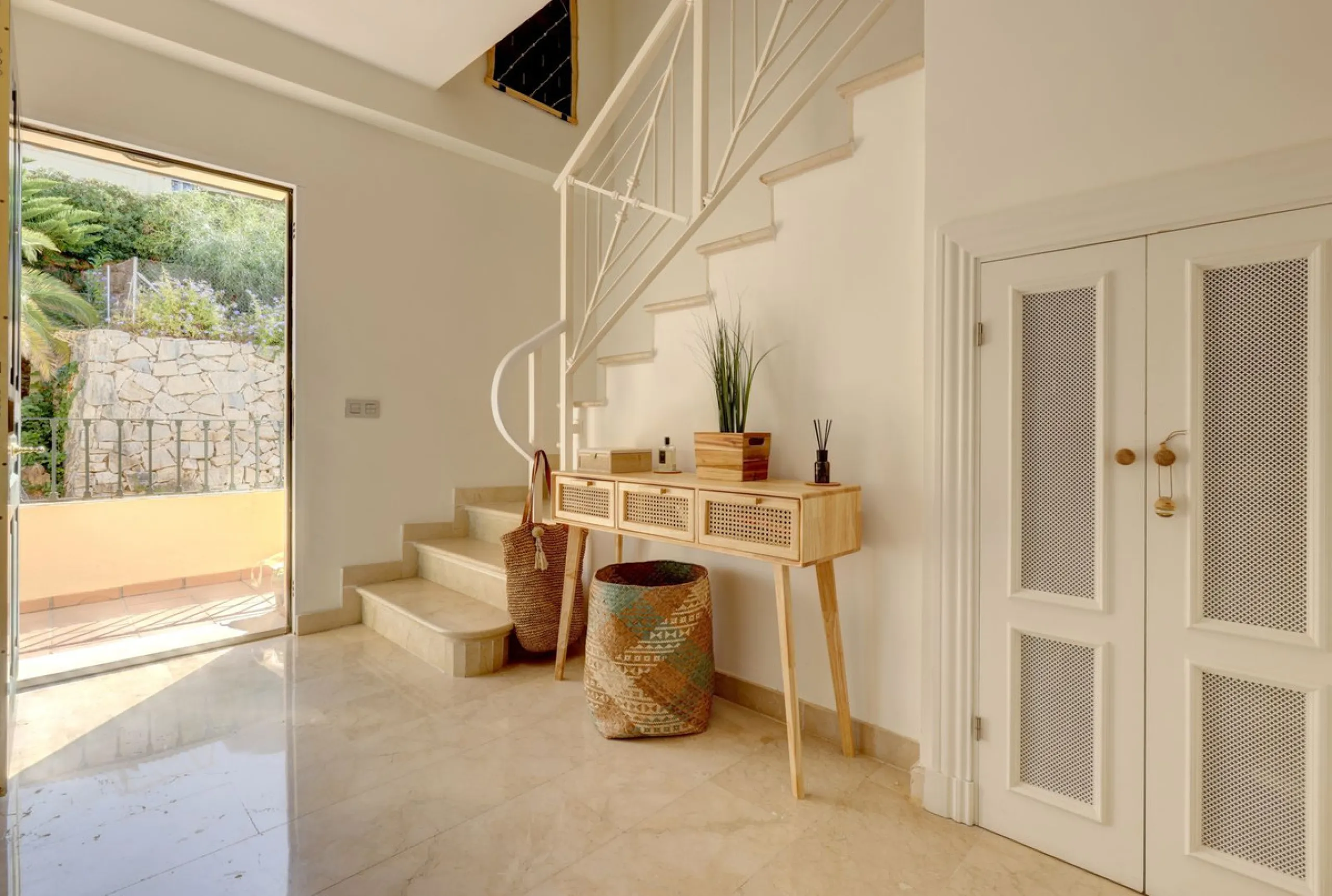 A beautiful South West facing 3 bedroom 2 bathroom duplex penthouse with open golf views and lots of natural light throughout.