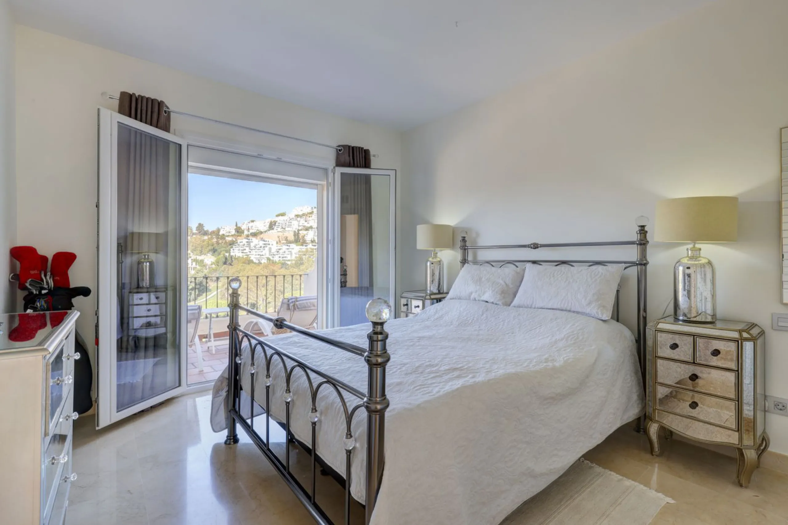 A beautiful South West facing 3 bedroom 2 bathroom duplex penthouse with open golf views and lots of natural light throughout.