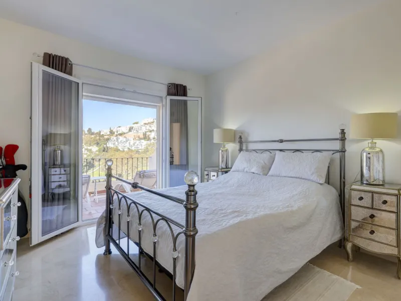 A beautiful South West facing 3 bedroom 2 bathroom duplex penthouse with open golf views and lots of natural light throughout.