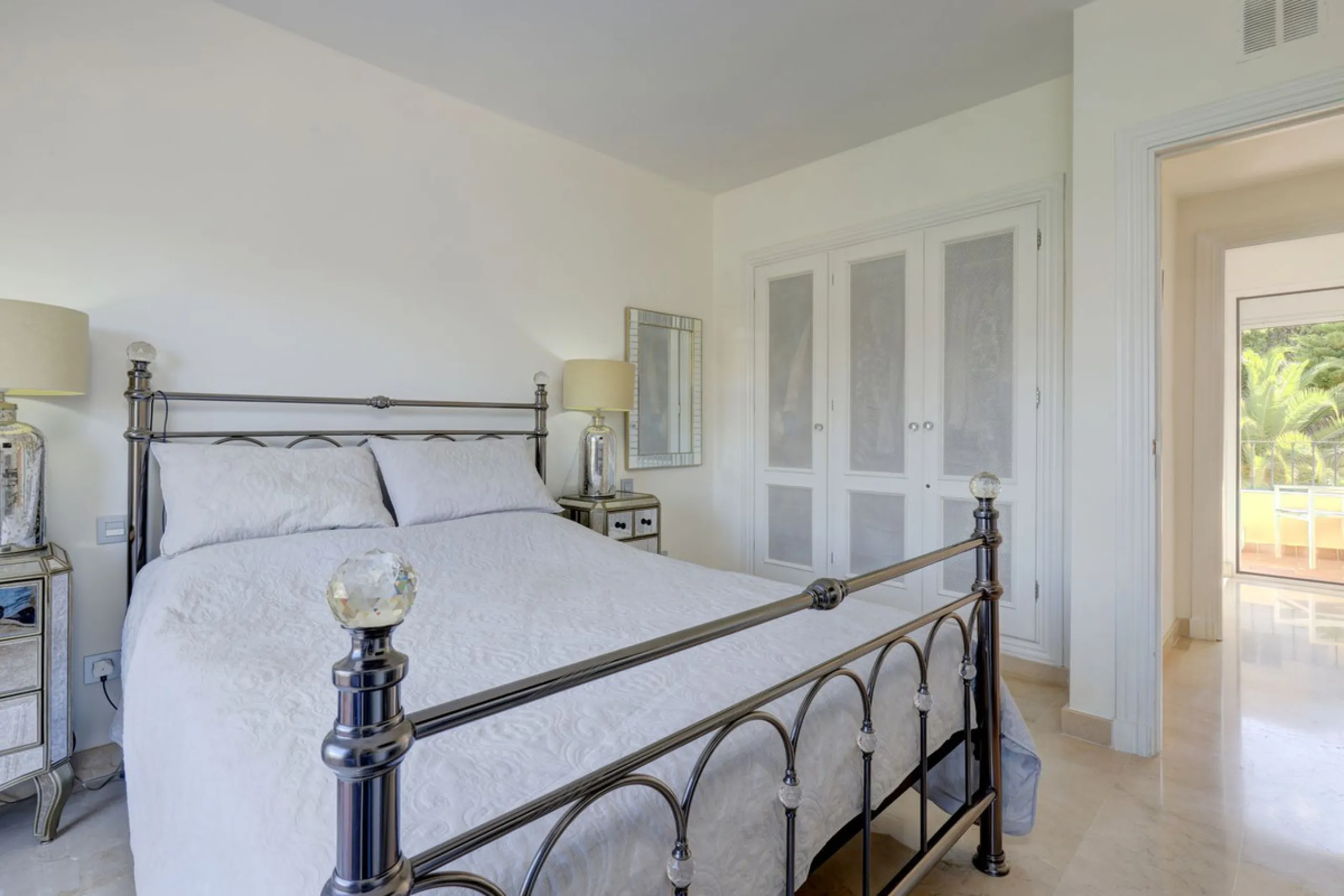 A beautiful South West facing 3 bedroom 2 bathroom duplex penthouse with open golf views and lots of natural light throughout.