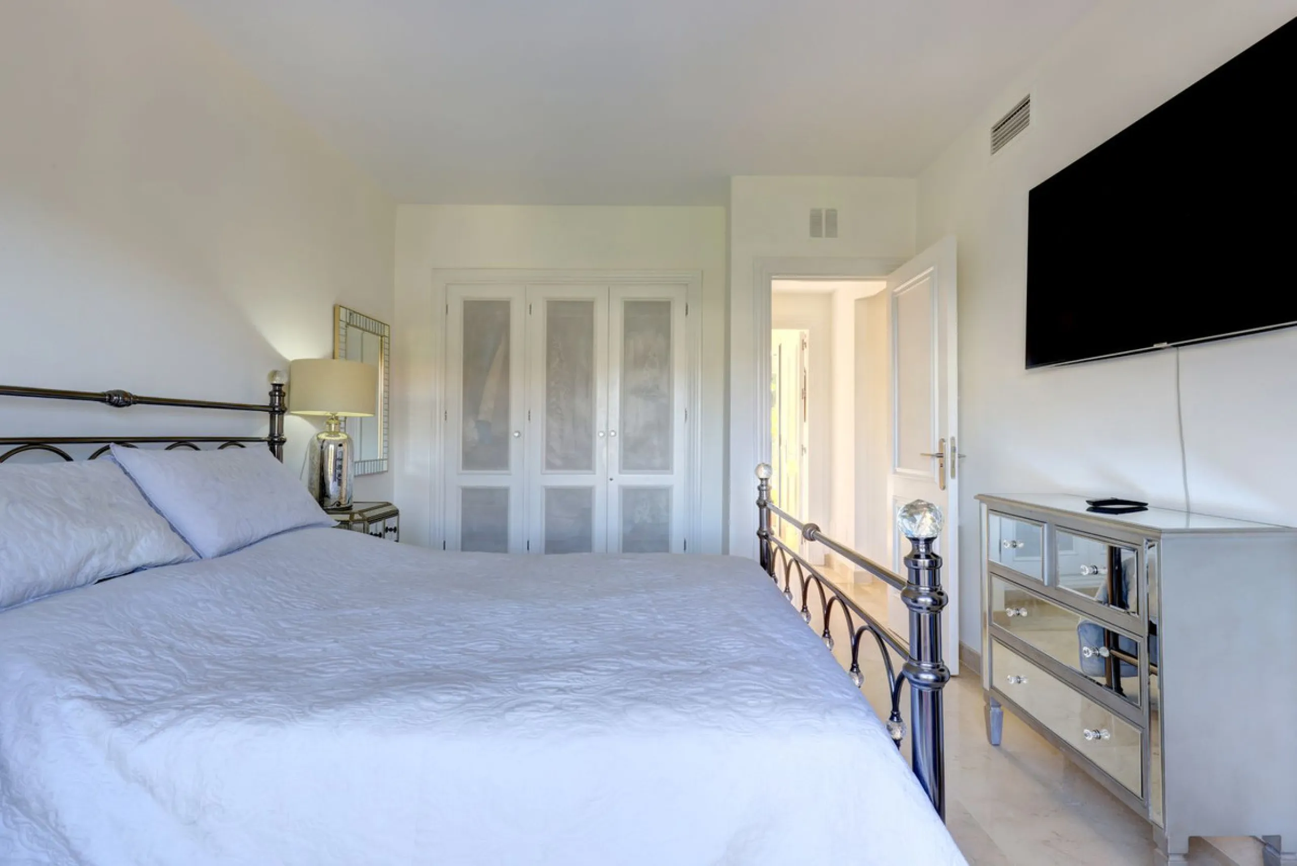 A beautiful South West facing 3 bedroom 2 bathroom duplex penthouse with open golf views and lots of natural light throughout.