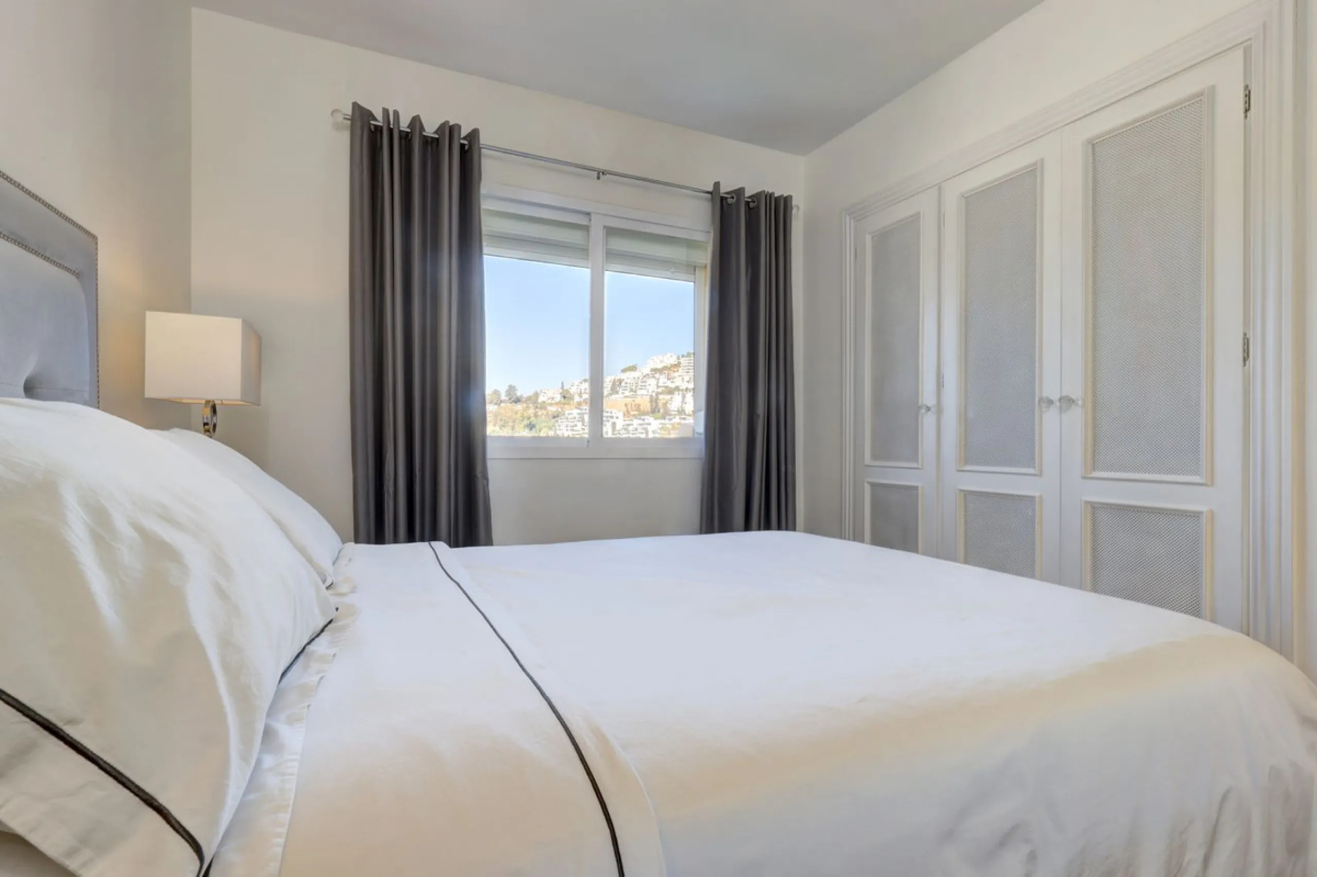 A beautiful South West facing 3 bedroom 2 bathroom duplex penthouse with open golf views and lots of natural light throughout.