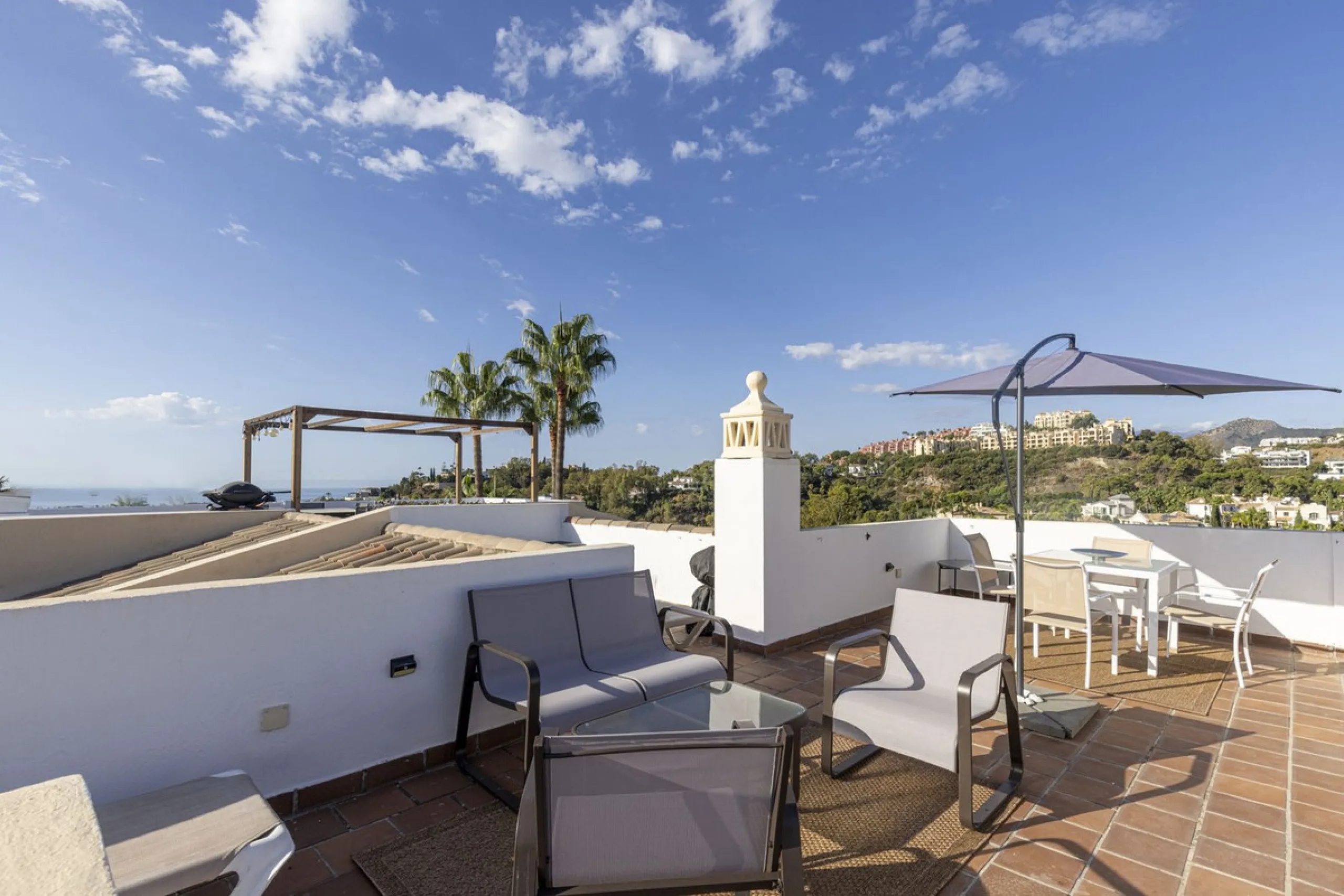 A beautiful South West facing 3 bedroom 2 bathroom duplex penthouse with open golf views and lots of natural light throughout.