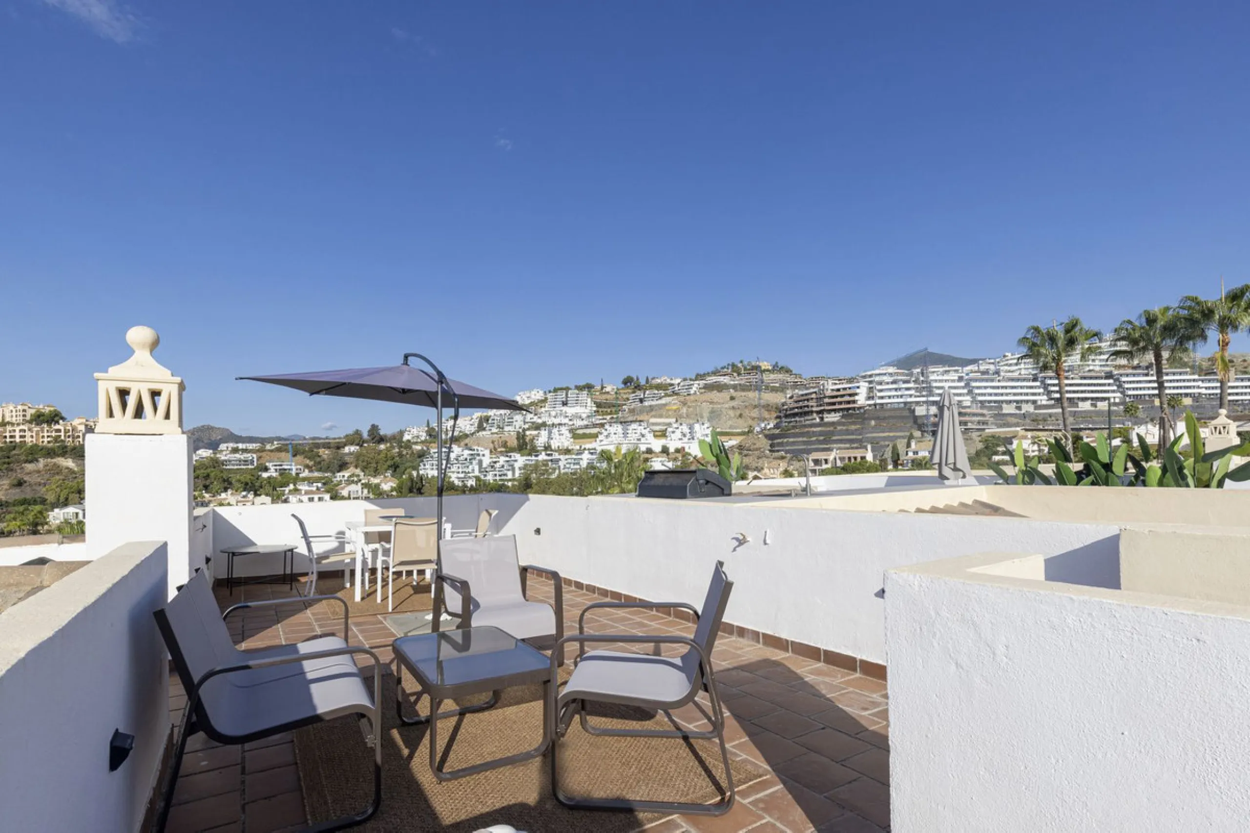 A beautiful South West facing 3 bedroom 2 bathroom duplex penthouse with open golf views and lots of natural light throughout.