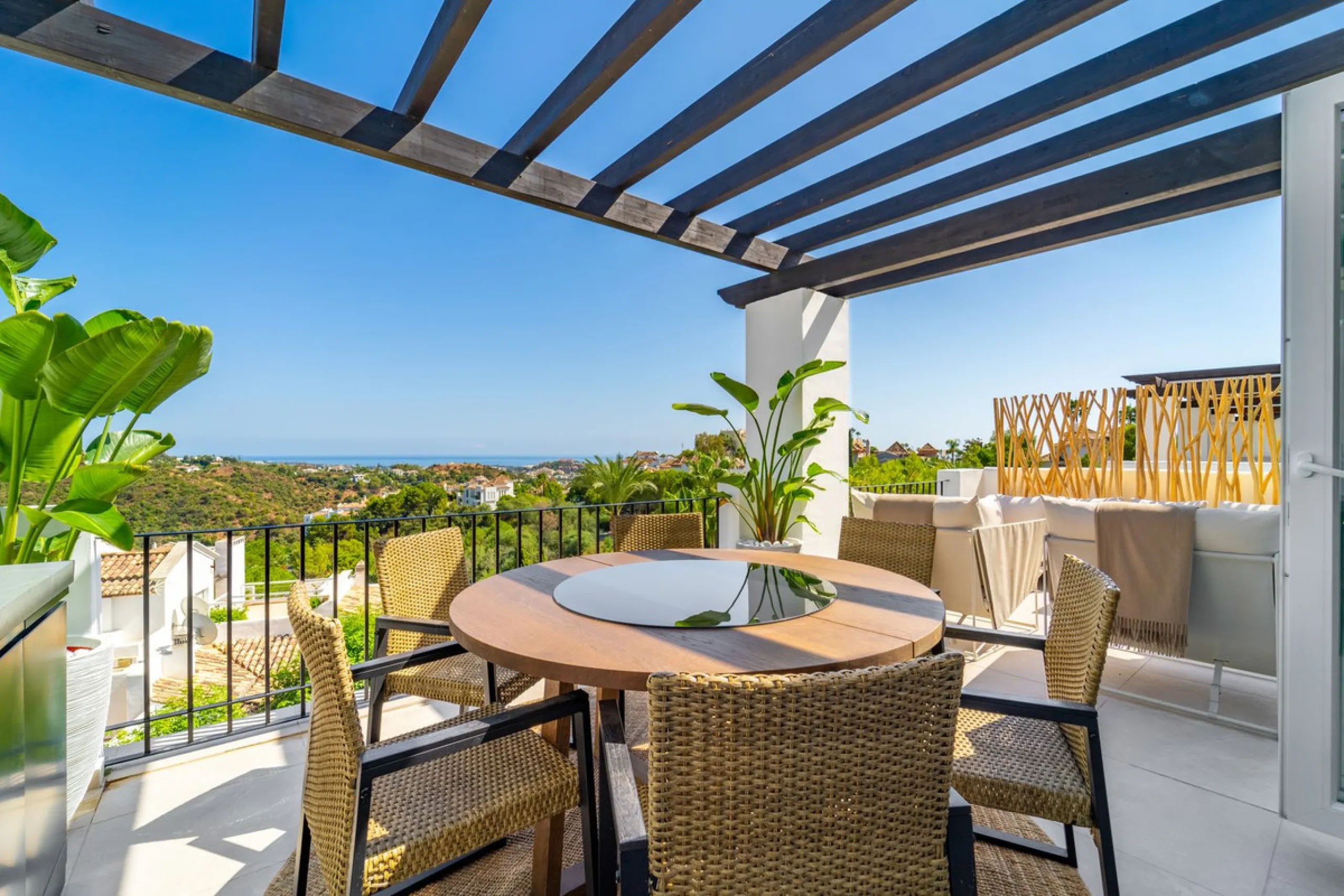 BrandNew Modern Three Bedroom Penthouse with Uninterrupted Panoramic Sea Views