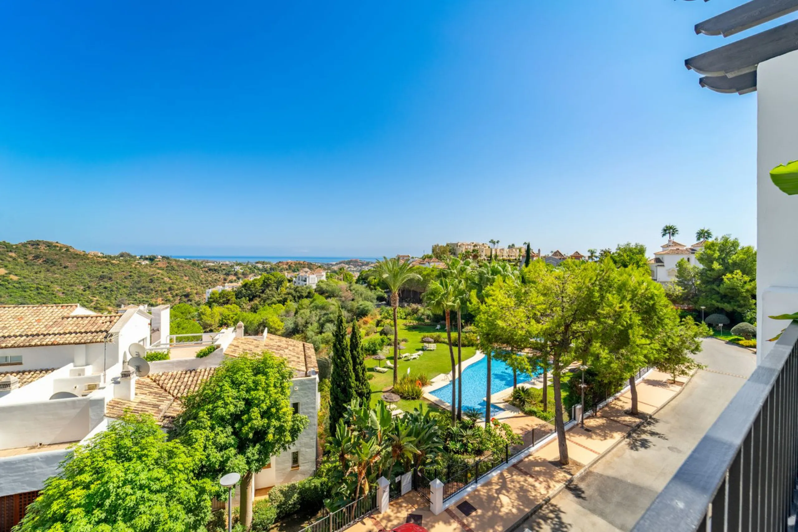 BrandNew Modern Three Bedroom Penthouse with Uninterrupted Panoramic Sea Views