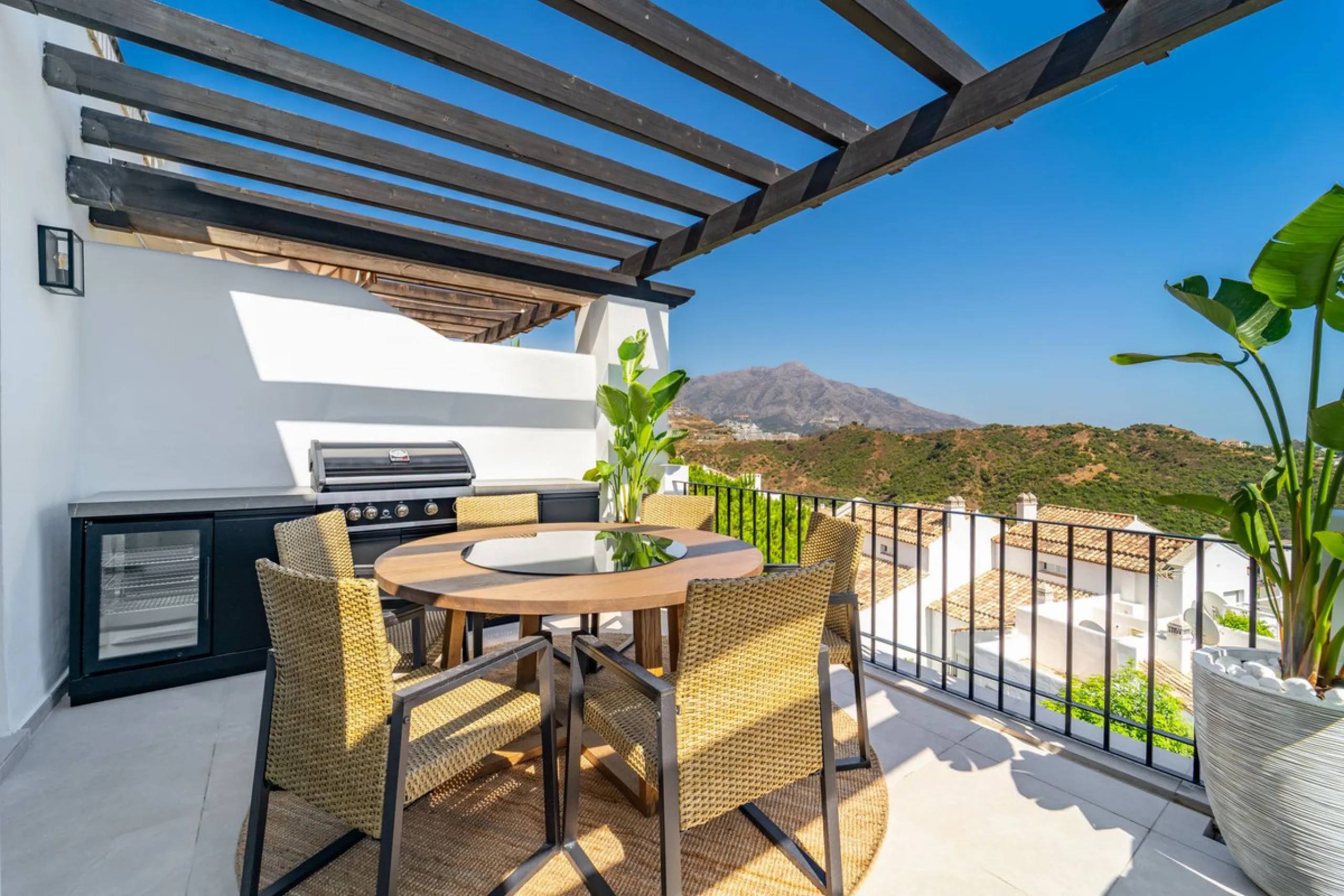 BrandNew Modern Three Bedroom Penthouse with Uninterrupted Panoramic Sea Views