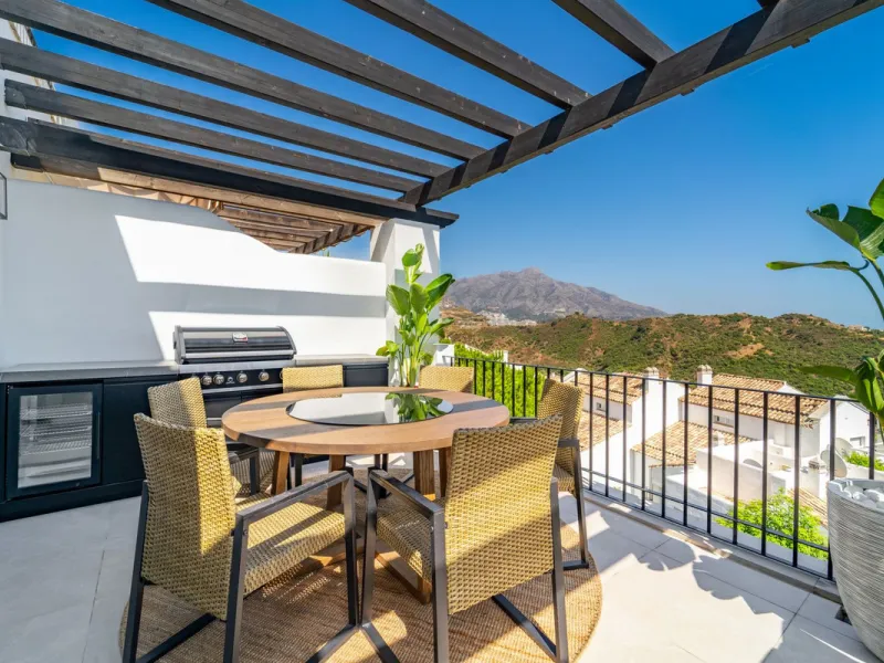 BrandNew Modern Three Bedroom Penthouse with Uninterrupted Panoramic Sea Views