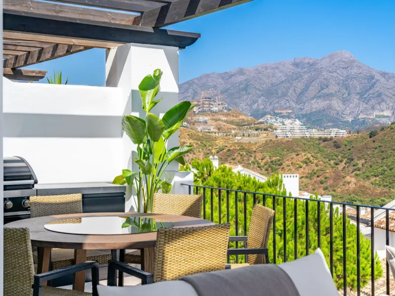 BrandNew Modern Three Bedroom Penthouse with Uninterrupted Panoramic Sea Views