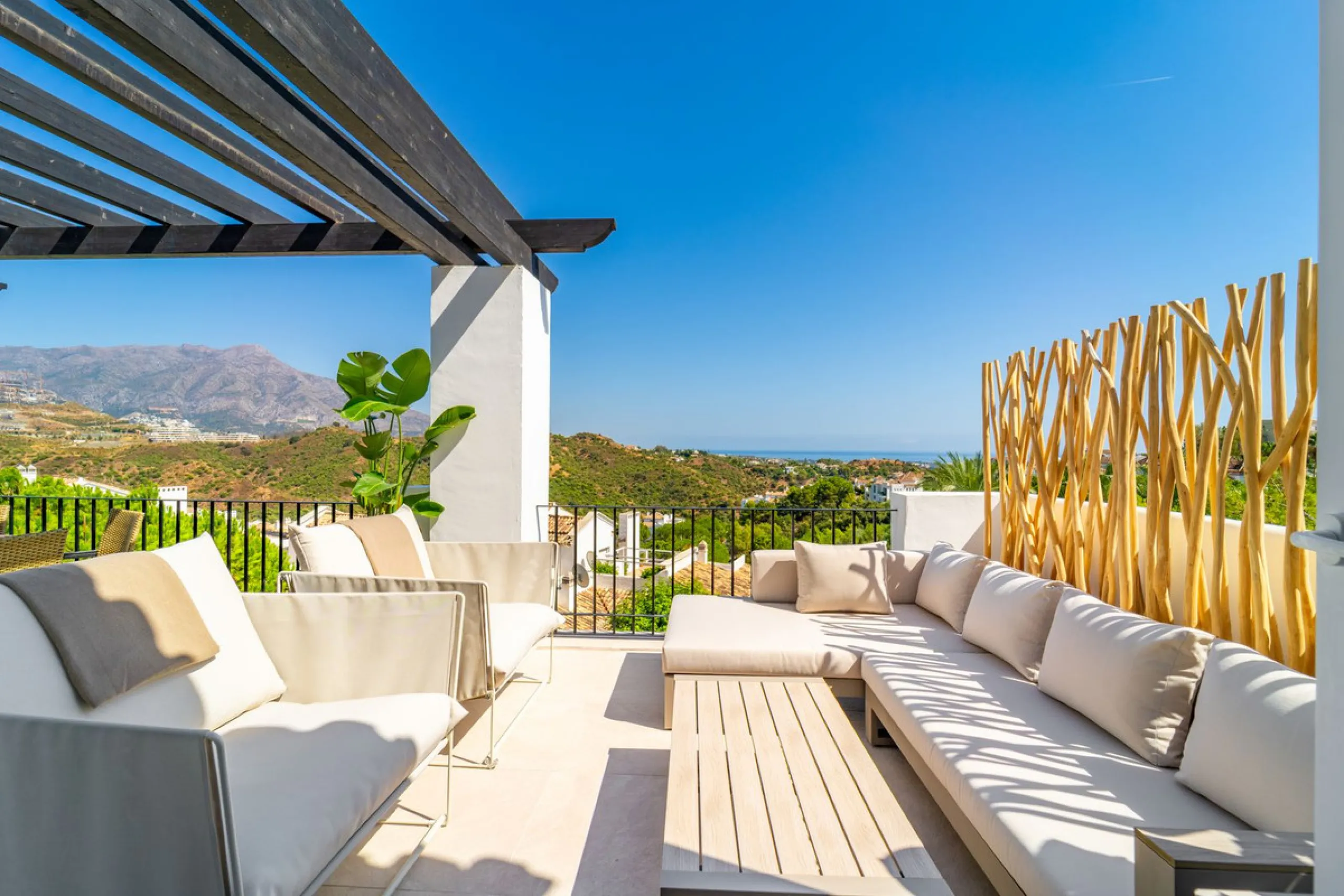BrandNew Modern Three Bedroom Penthouse with Uninterrupted Panoramic Sea Views
