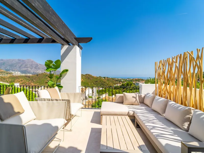 BrandNew Modern Three Bedroom Penthouse with Uninterrupted Panoramic Sea Views