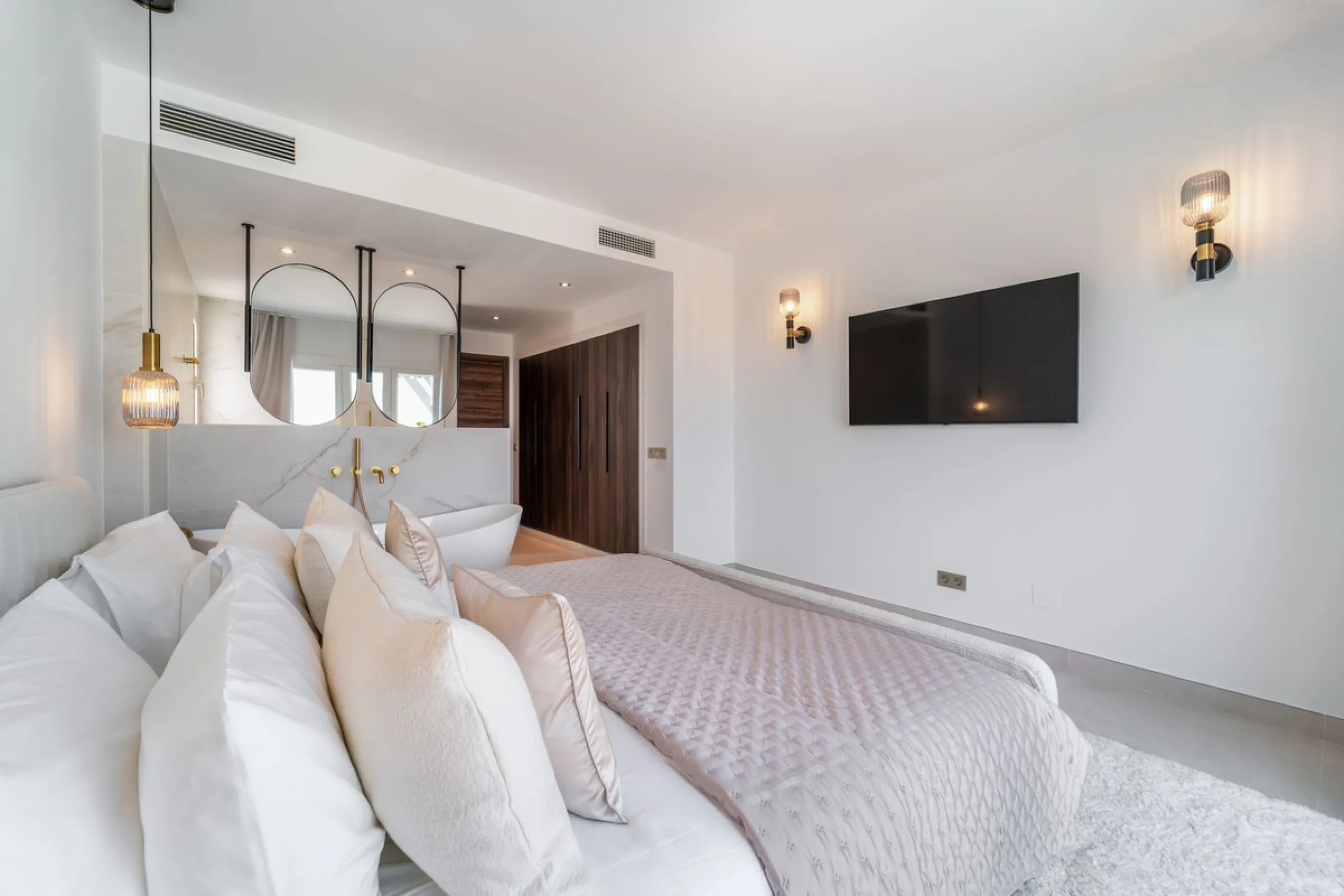 BrandNew Modern Three Bedroom Penthouse with Uninterrupted Panoramic Sea Views