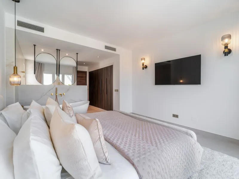 BrandNew Modern Three Bedroom Penthouse with Uninterrupted Panoramic Sea Views