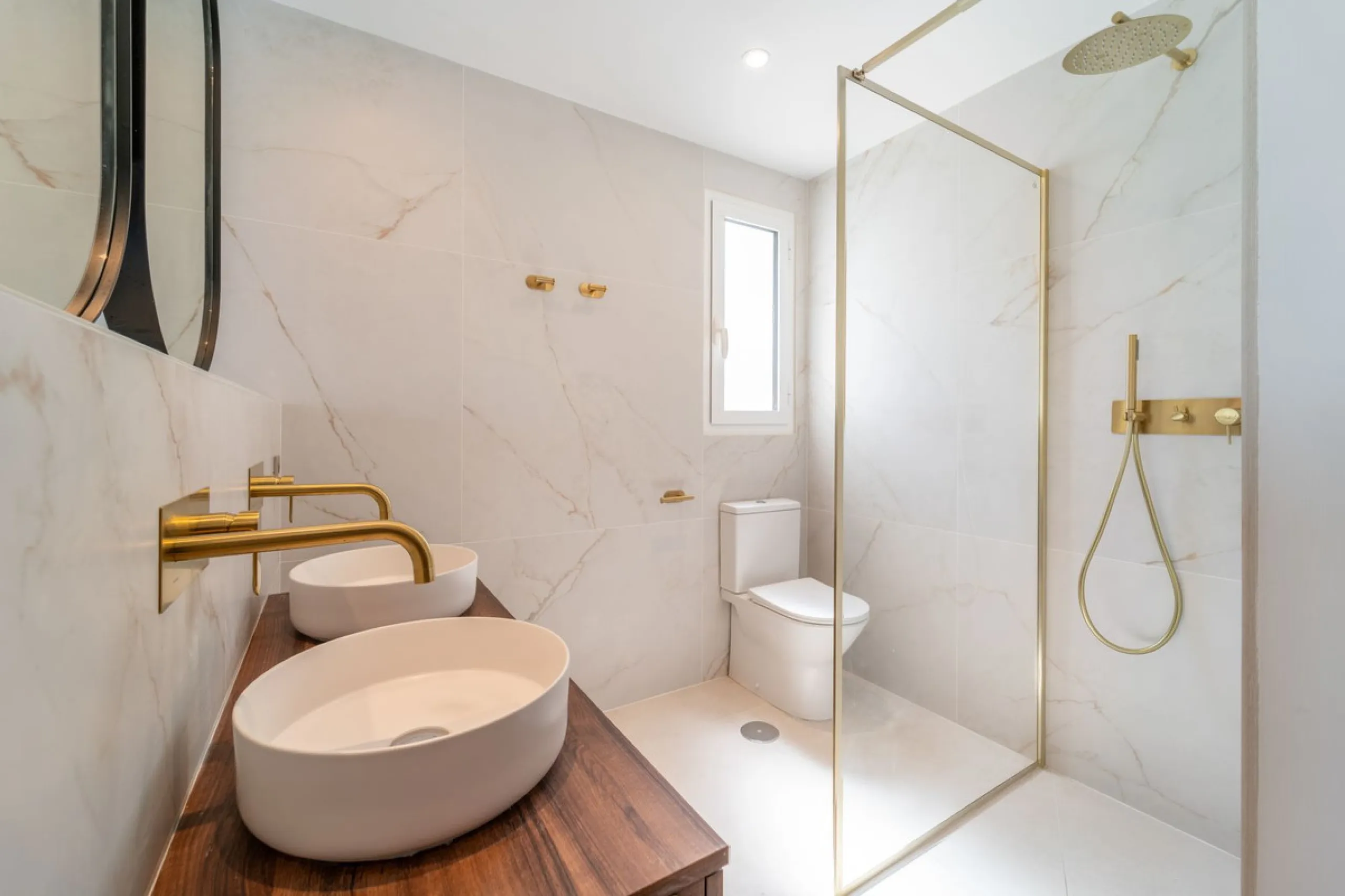 BrandNew Modern Three Bedroom Penthouse with Uninterrupted Panoramic Sea Views