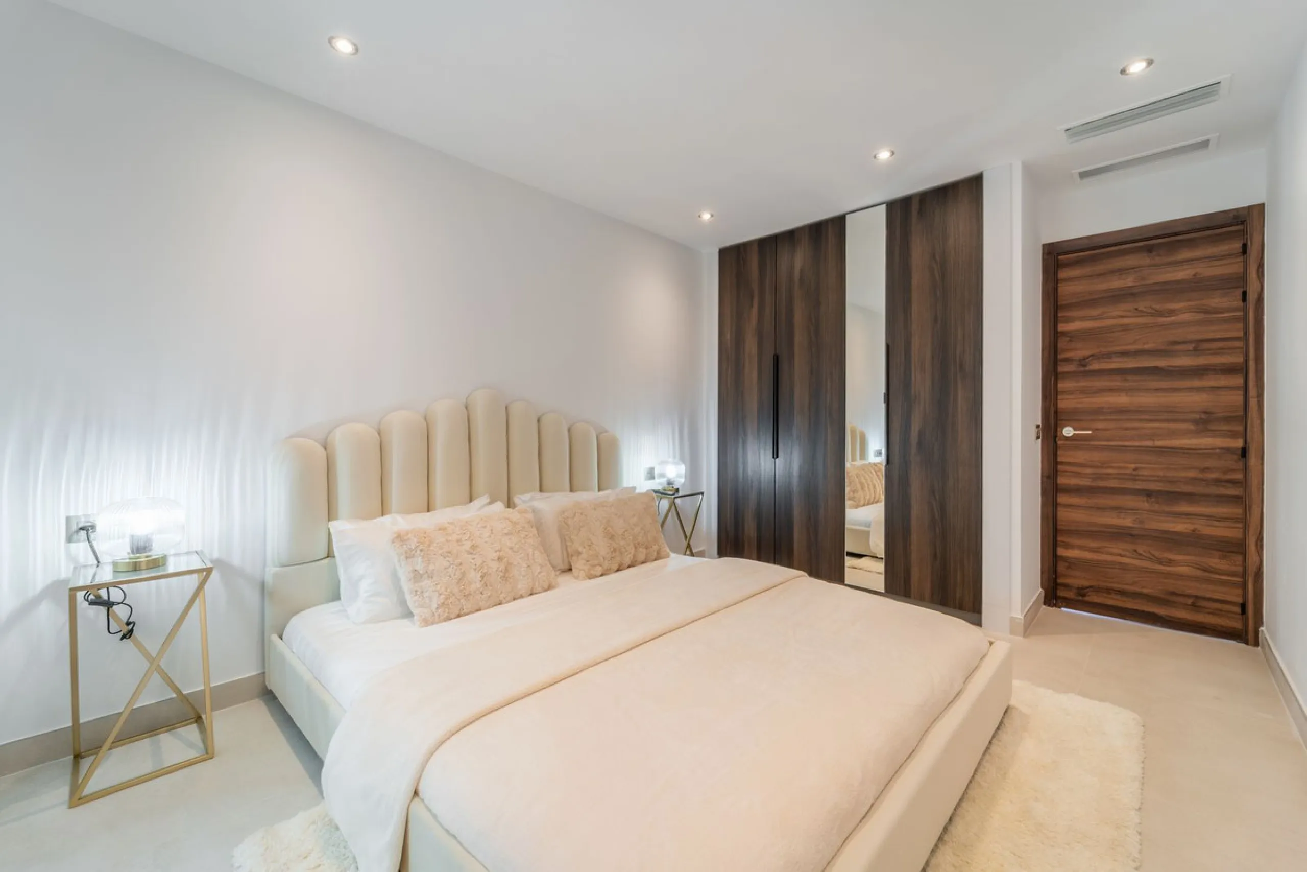 BrandNew Modern Three Bedroom Penthouse with Uninterrupted Panoramic Sea Views