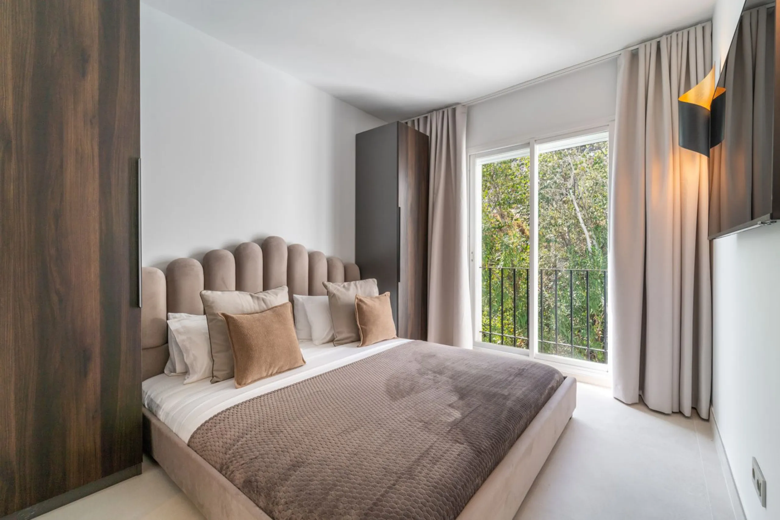 BrandNew Modern Three Bedroom Penthouse with Uninterrupted Panoramic Sea Views