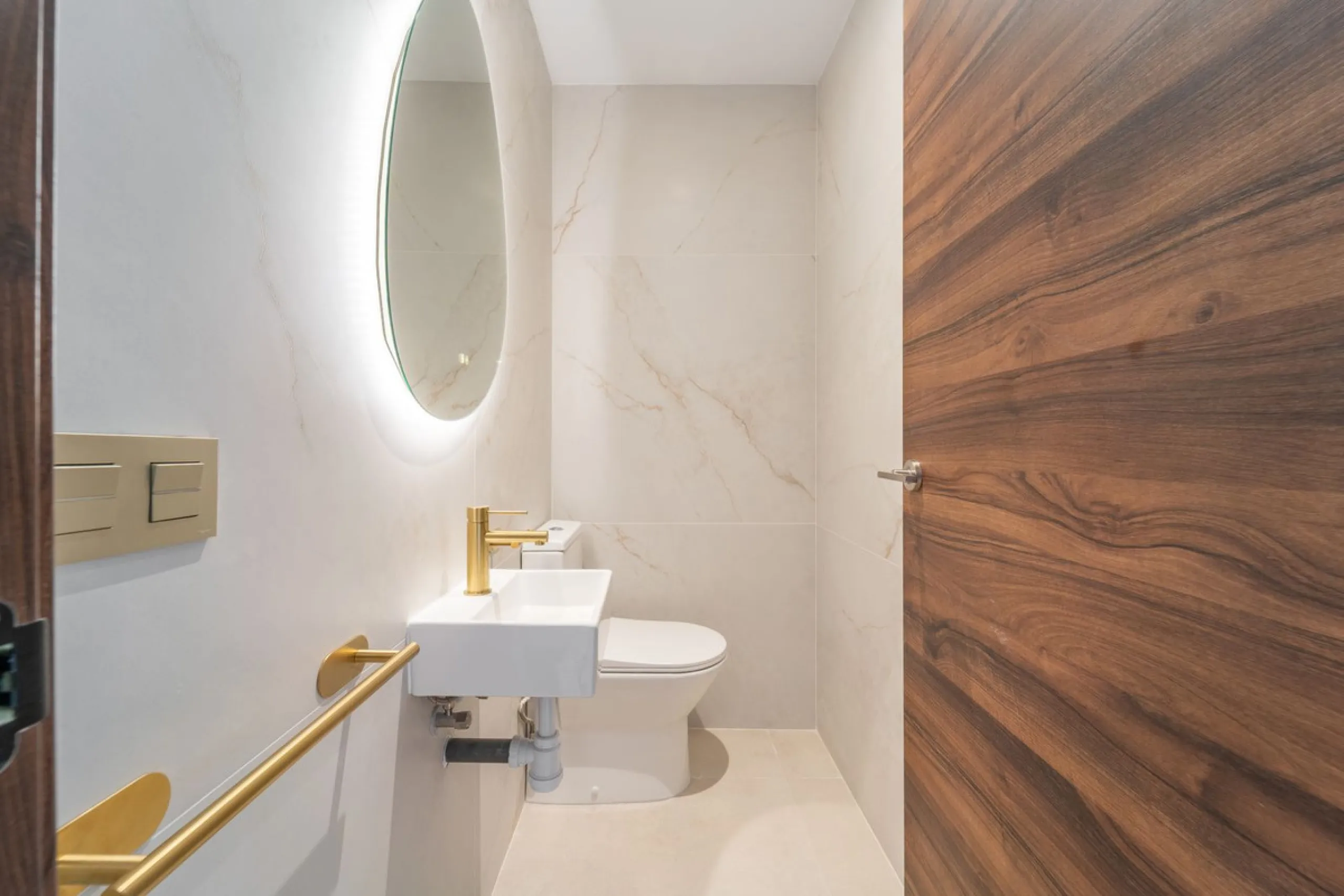 BrandNew Modern Three Bedroom Penthouse with Uninterrupted Panoramic Sea Views