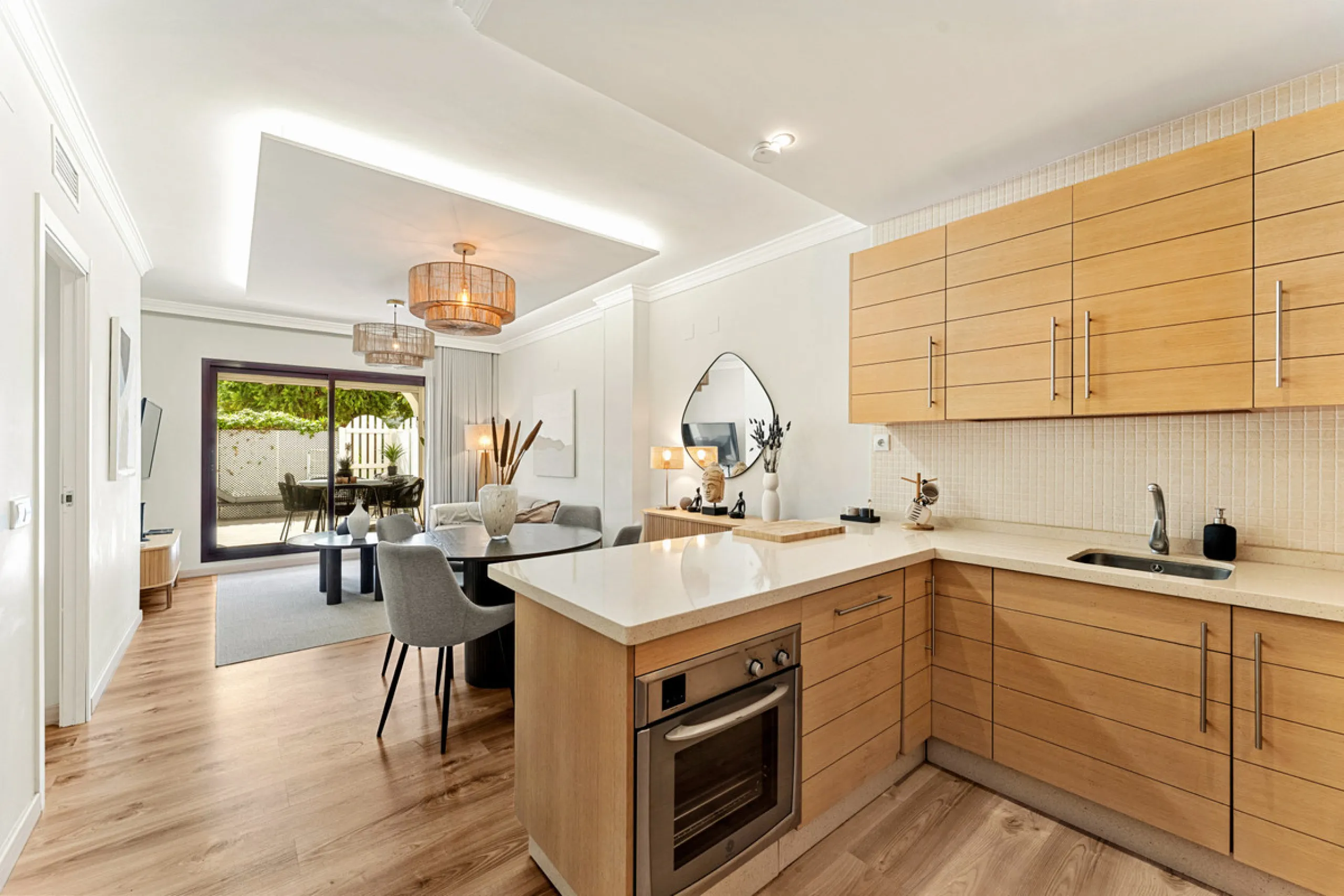 Apartment - Middle Floor Apartment в продаже в Marbella, Málaga. В доме 4 спален и 3 ванных комнат. Площадь дома 113 м². Площадь участка 21 м²