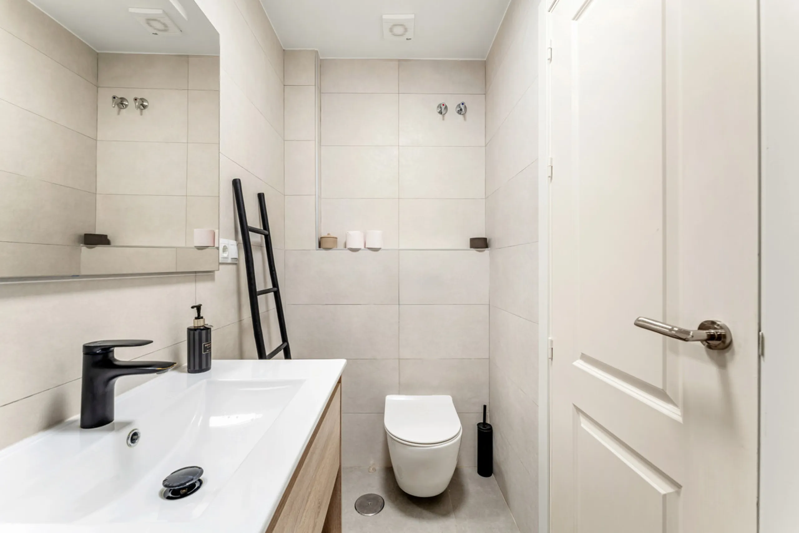 Apartment - Middle Floor Apartment в продаже в Marbella, Málaga. В доме 4 спален и 3 ванных комнат. Площадь дома 113 м². Площадь участка 21 м²