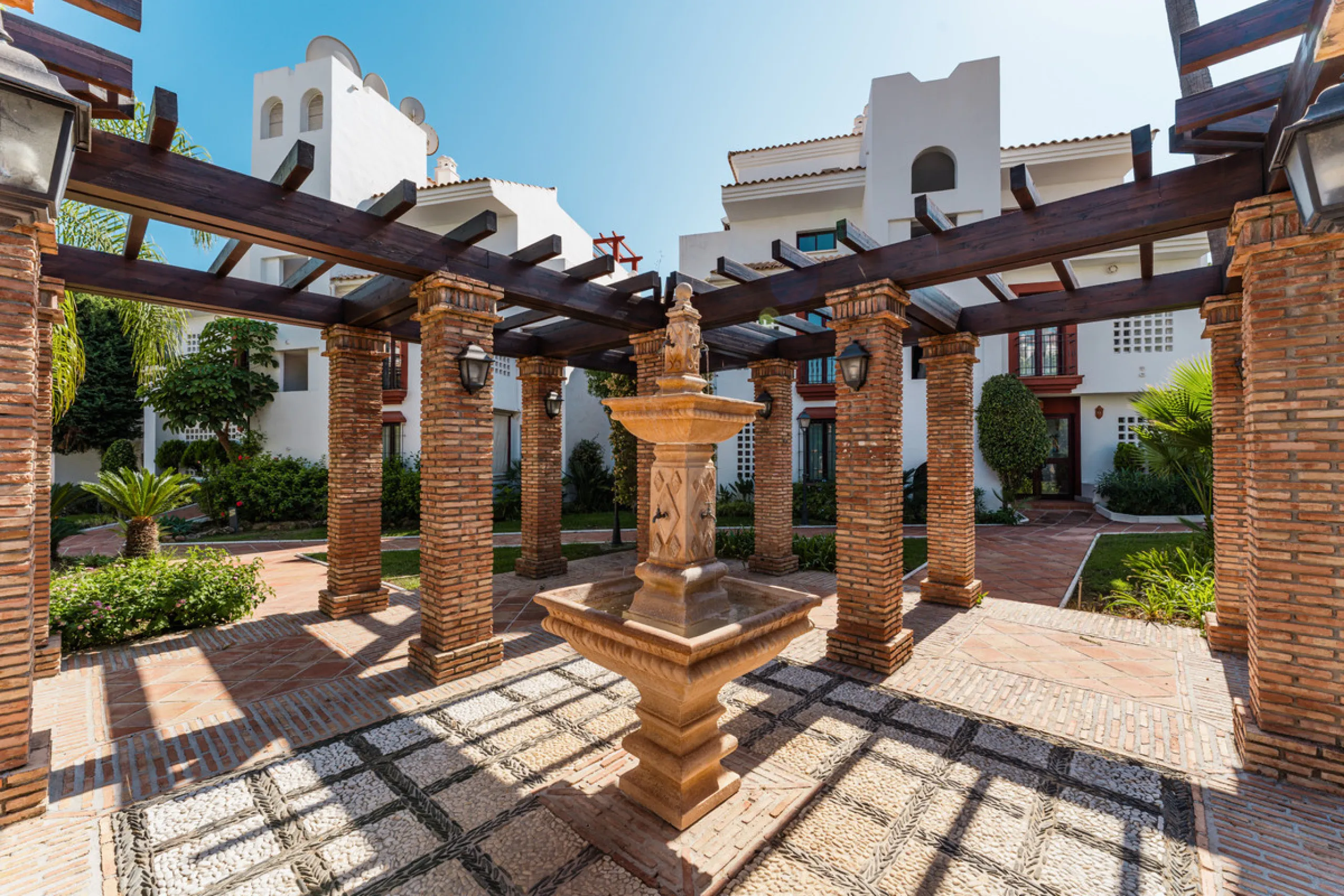 Apartment - Middle Floor Apartment в продаже в Marbella, Málaga. В доме 4 спален и 3 ванных комнат. Площадь дома 113 м². Площадь участка 21 м²