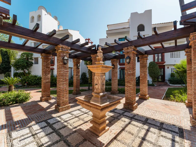 Apartment - Middle Floor Apartment в продаже в Marbella, Málaga. В доме 4 спален и 3 ванных комнат. Площадь дома 113 м². Площадь участка 21 м²