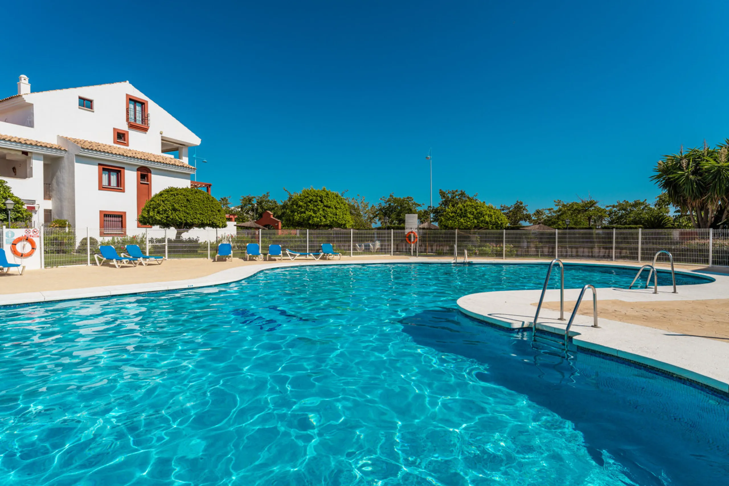 Apartment - Middle Floor Apartment в продаже в Marbella, Málaga. В доме 4 спален и 3 ванных комнат. Площадь дома 113 м². Площадь участка 21 м²