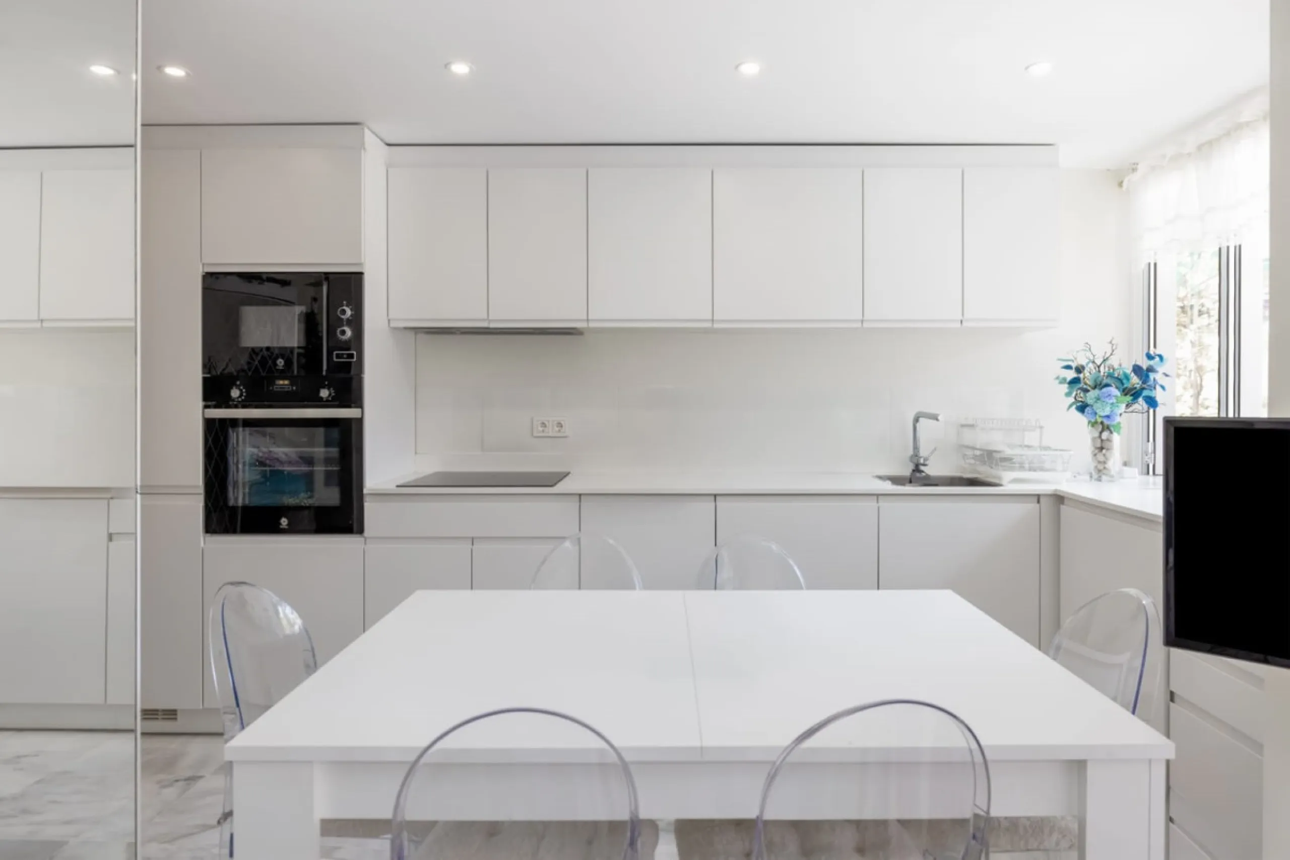 Apartment - Middle Floor Apartment в продаже в Marbella, Málaga. В доме 2 спален и 2 ванных комнат. Площадь дома 150 м²