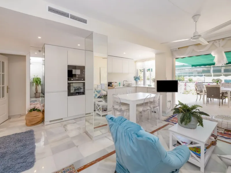 Apartment - Middle Floor Apartment в продаже в Marbella, Málaga. В доме 2 спален и 2 ванных комнат. Площадь дома 150 м²