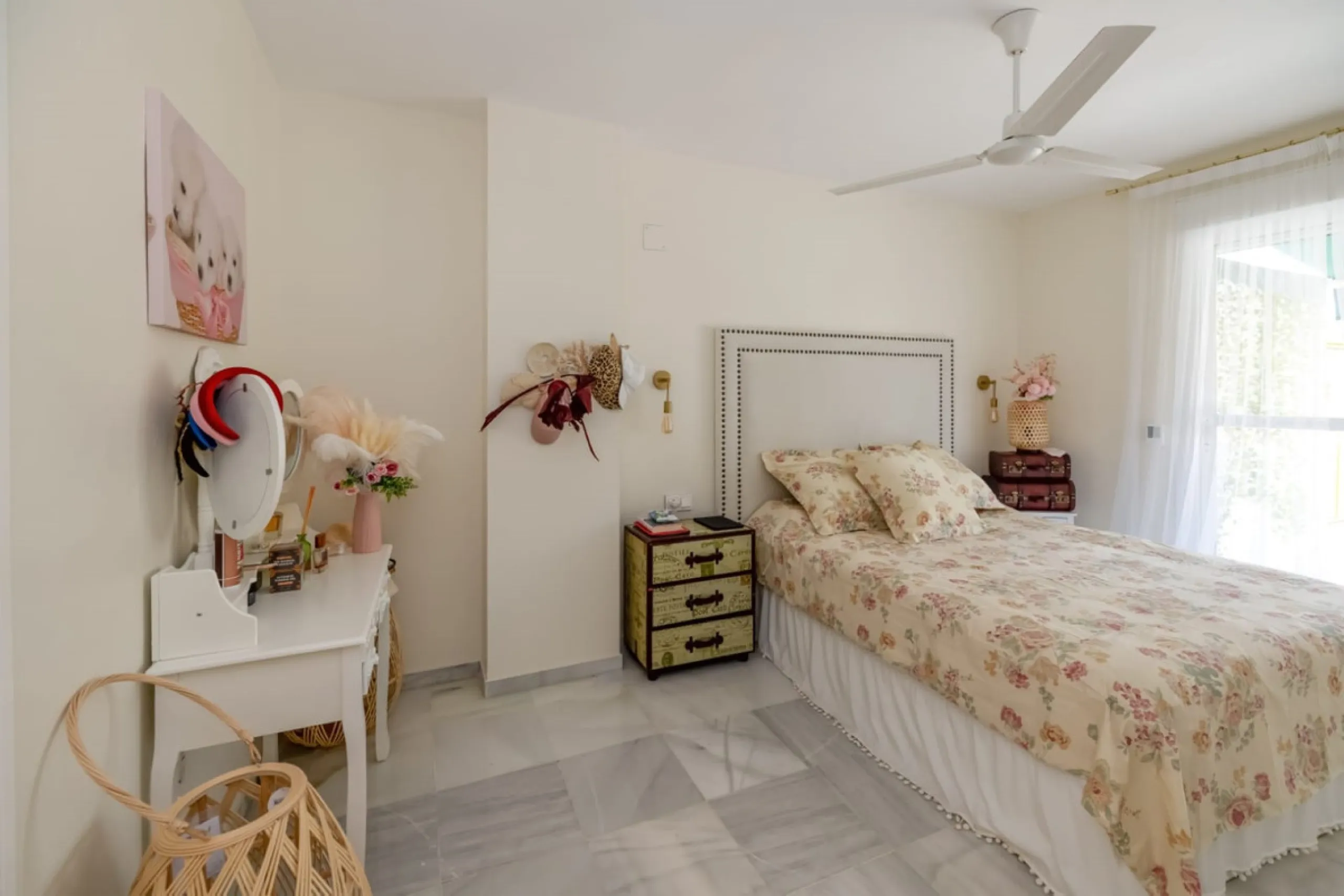 Apartment - Middle Floor Apartment в продаже в Marbella, Málaga. В доме 2 спален и 2 ванных комнат. Площадь дома 150 м²
