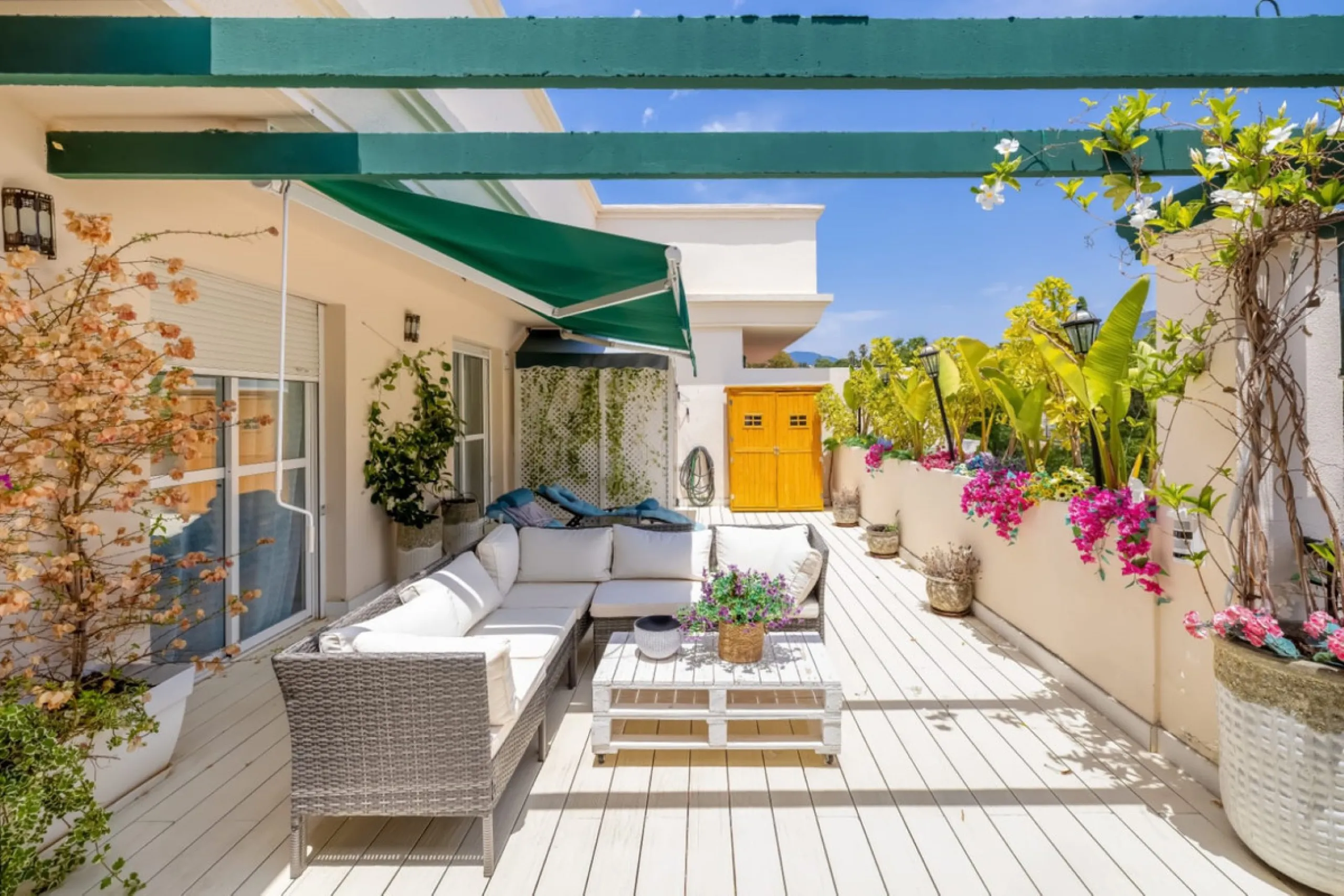 Apartment - Middle Floor Apartment в продаже в Marbella, Málaga. В доме 2 спален и 2 ванных комнат. Площадь дома 150 м²