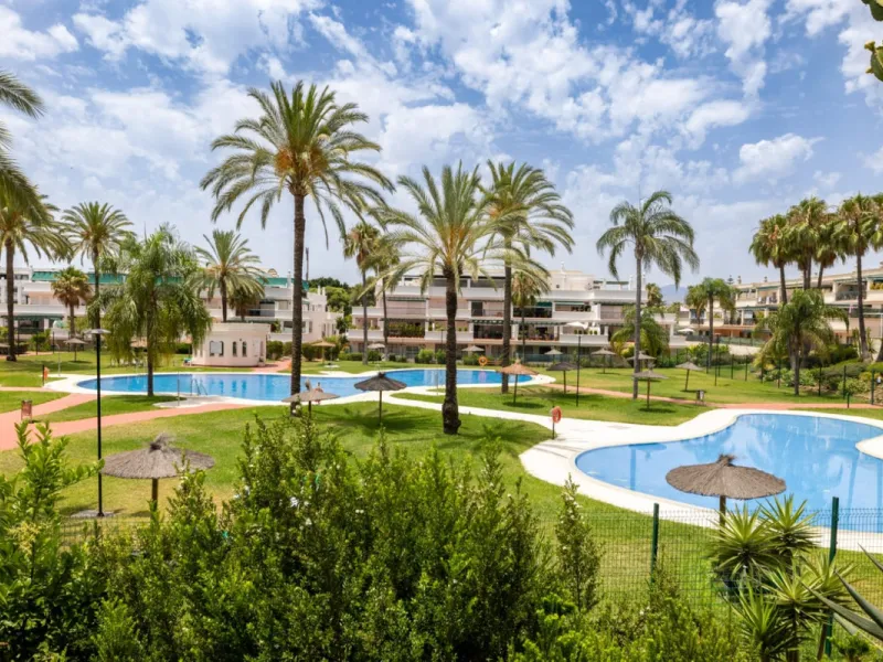 Apartment - Middle Floor Apartment в продаже в Marbella, Málaga. В доме 2 спален и 2 ванных комнат. Площадь дома 150 м²