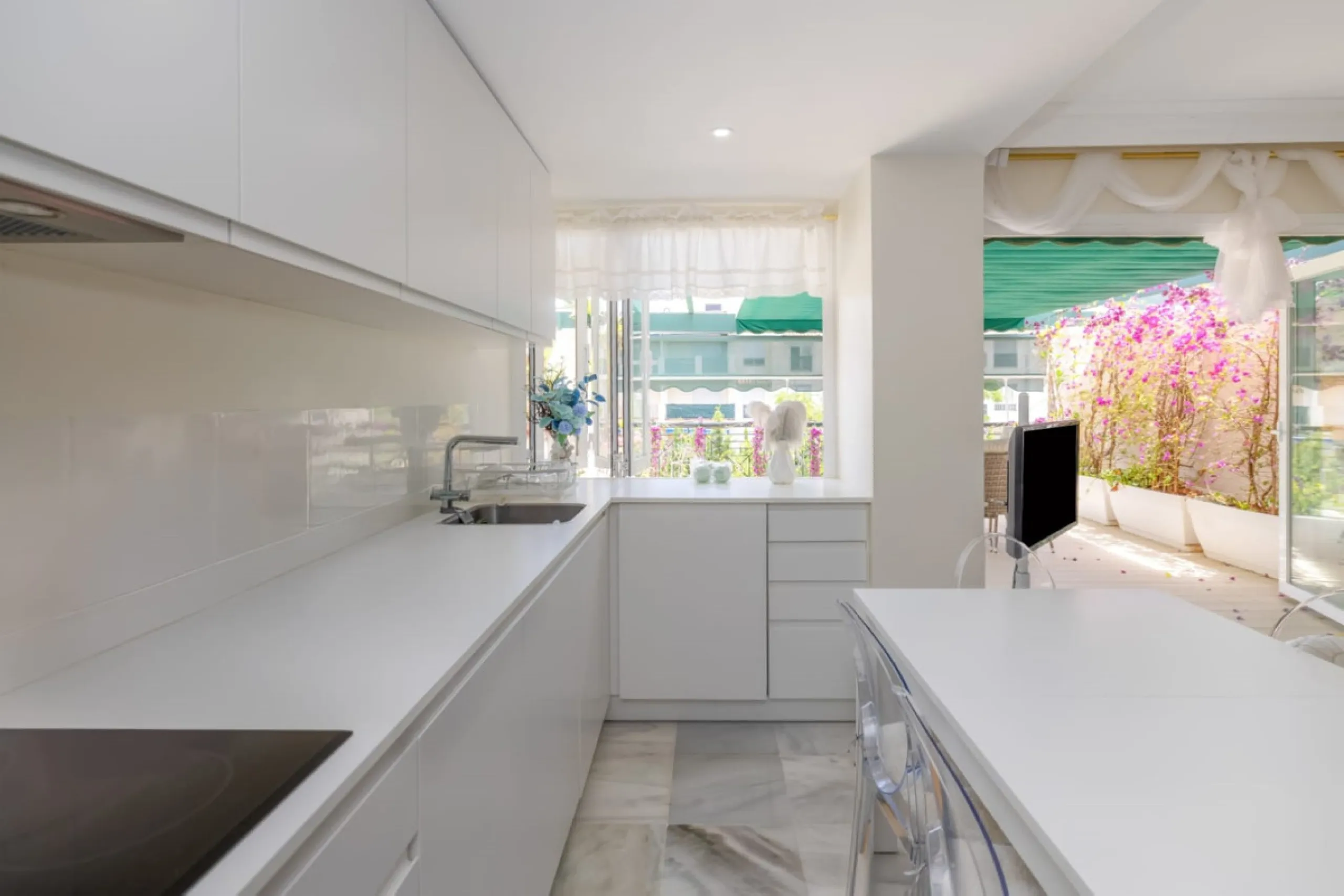 Apartment - Middle Floor Apartment в продаже в Marbella, Málaga. В доме 2 спален и 2 ванных комнат. Площадь дома 150 м²
