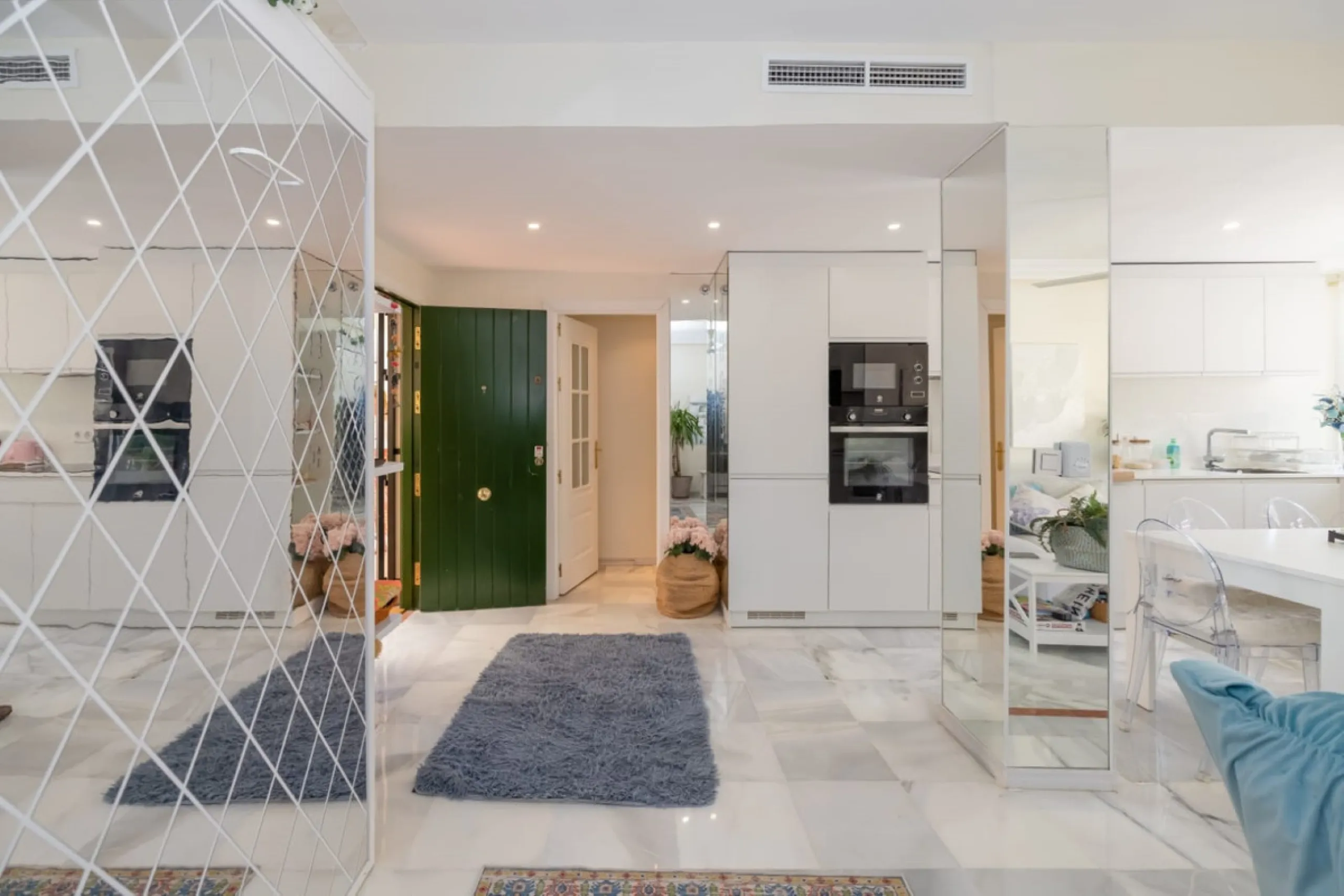 Apartment - Middle Floor Apartment в продаже в Marbella, Málaga. В доме 2 спален и 2 ванных комнат. Площадь дома 150 м²