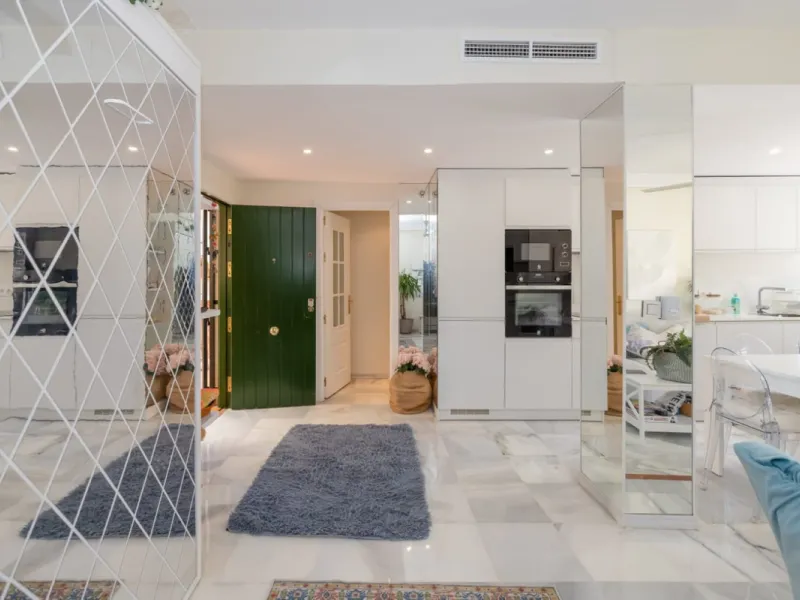 Apartment - Middle Floor Apartment в продаже в Marbella, Málaga. В доме 2 спален и 2 ванных комнат. Площадь дома 150 м²