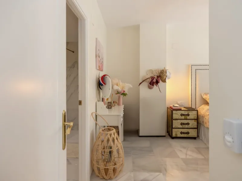 Apartment - Middle Floor Apartment в продаже в Marbella, Málaga. В доме 2 спален и 2 ванных комнат. Площадь дома 150 м²