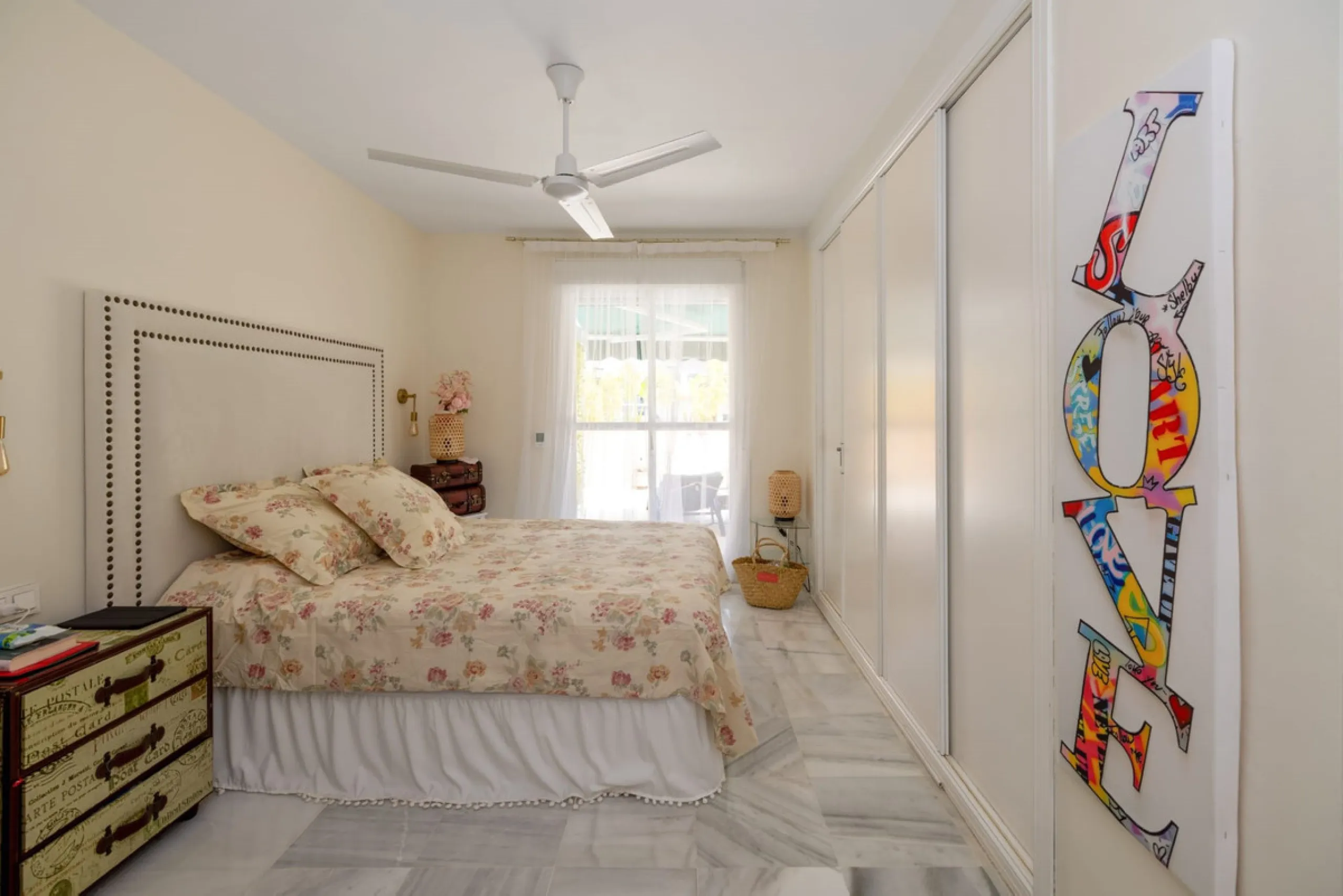 Apartment - Middle Floor Apartment в продаже в Marbella, Málaga. В доме 2 спален и 2 ванных комнат. Площадь дома 150 м²