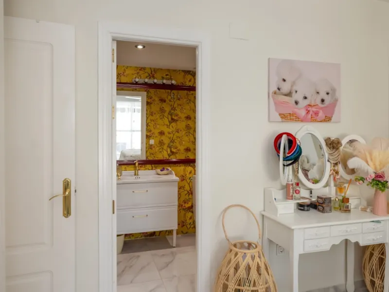 Apartment - Middle Floor Apartment в продаже в Marbella, Málaga. В доме 2 спален и 2 ванных комнат. Площадь дома 150 м²