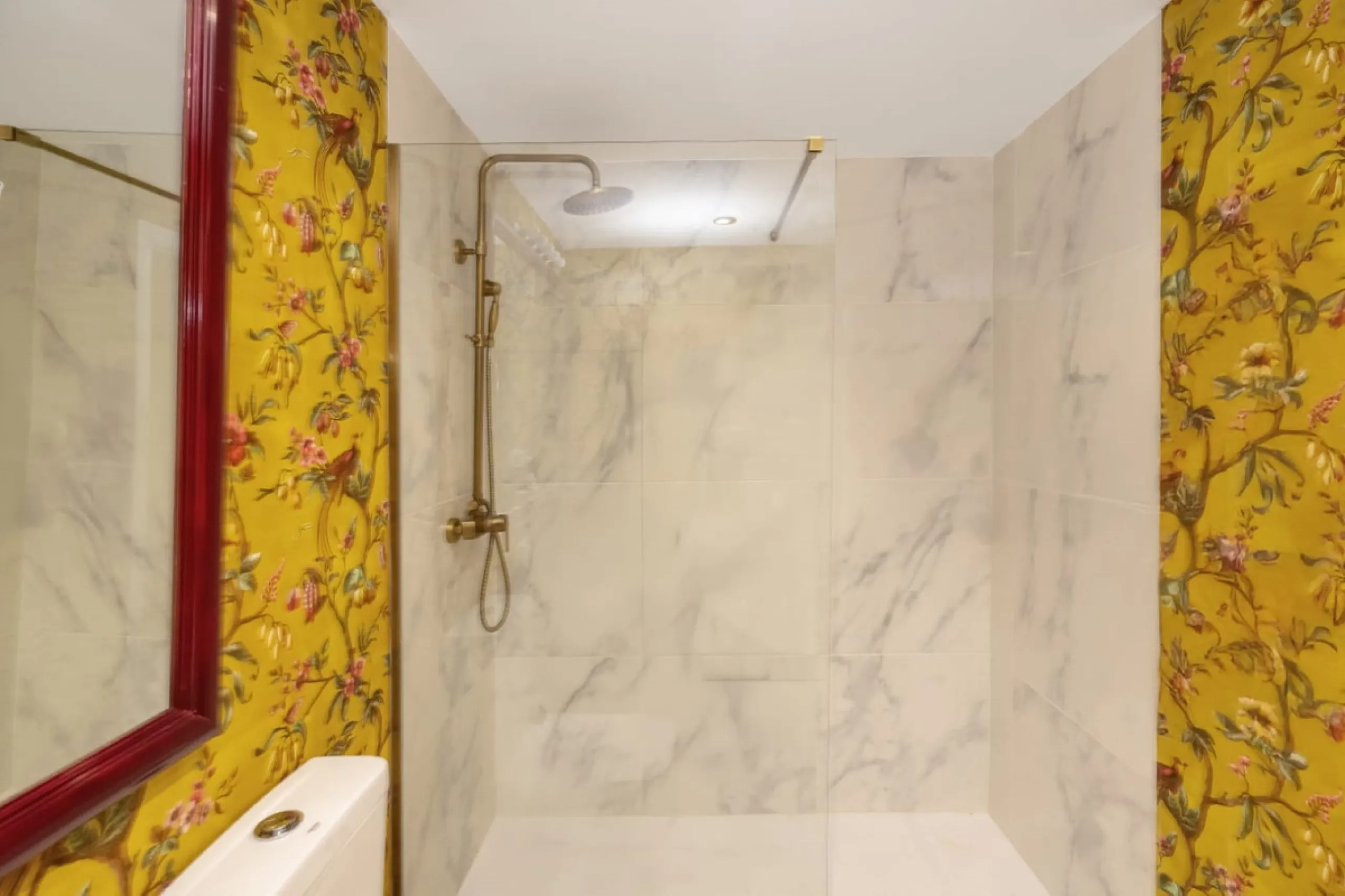 Apartment - Middle Floor Apartment в продаже в Marbella, Málaga. В доме 2 спален и 2 ванных комнат. Площадь дома 150 м²