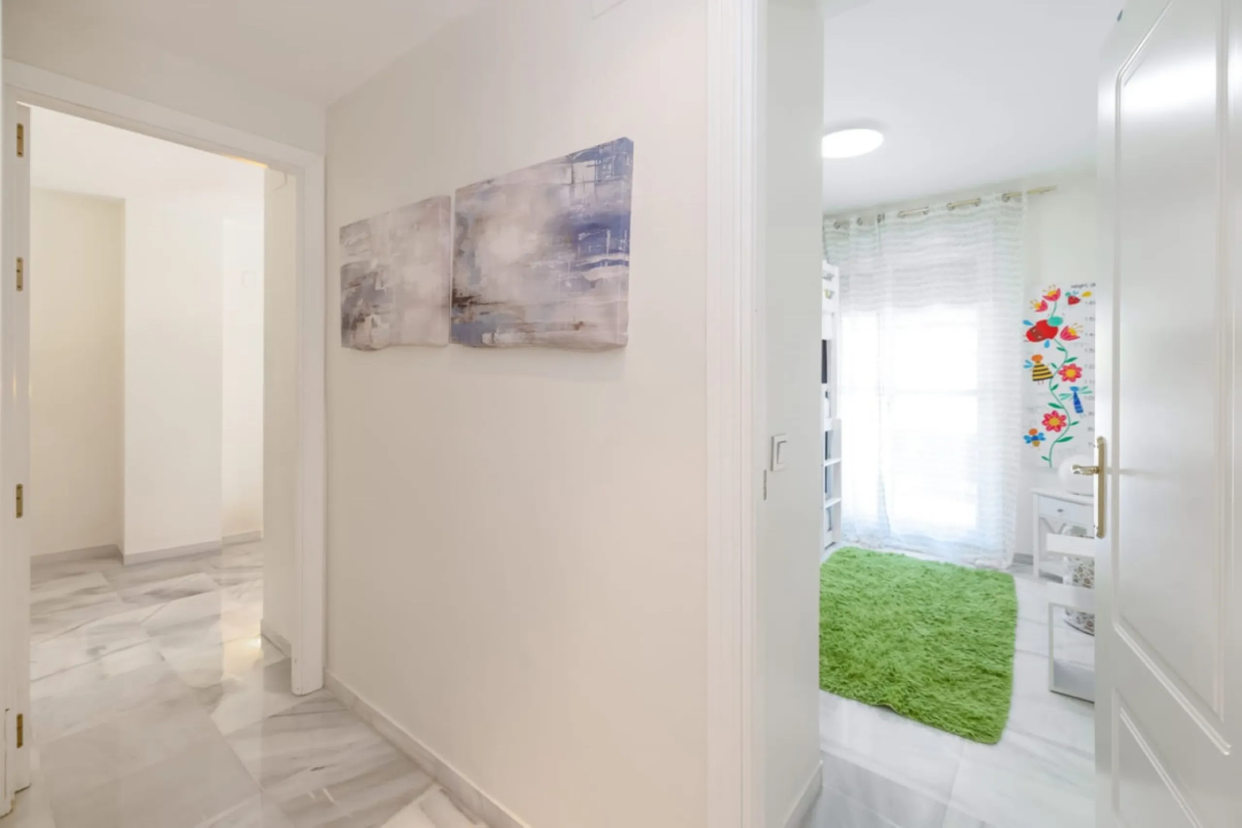Apartment - Middle Floor Apartment в продаже в Marbella, Málaga. В доме 2 спален и 2 ванных комнат. Площадь дома 150 м²