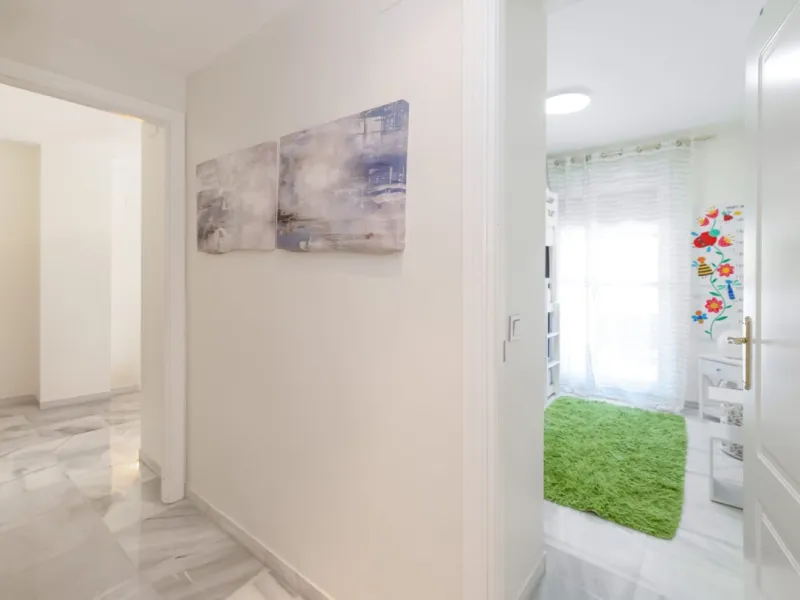 Apartment - Middle Floor Apartment в продаже в Marbella, Málaga. В доме 2 спален и 2 ванных комнат. Площадь дома 150 м²