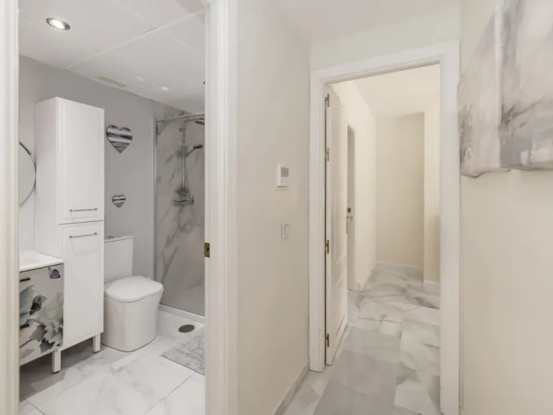 Apartment - Middle Floor Apartment в продаже в Marbella, Málaga. В доме 2 спален и 2 ванных комнат. Площадь дома 150 м²